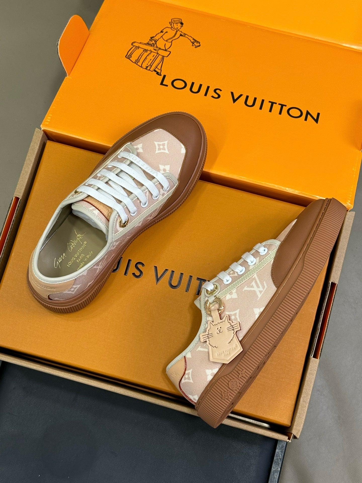 LV 26ss Sneaker Brown Light Pink Monogram Denim Cowhide 621180