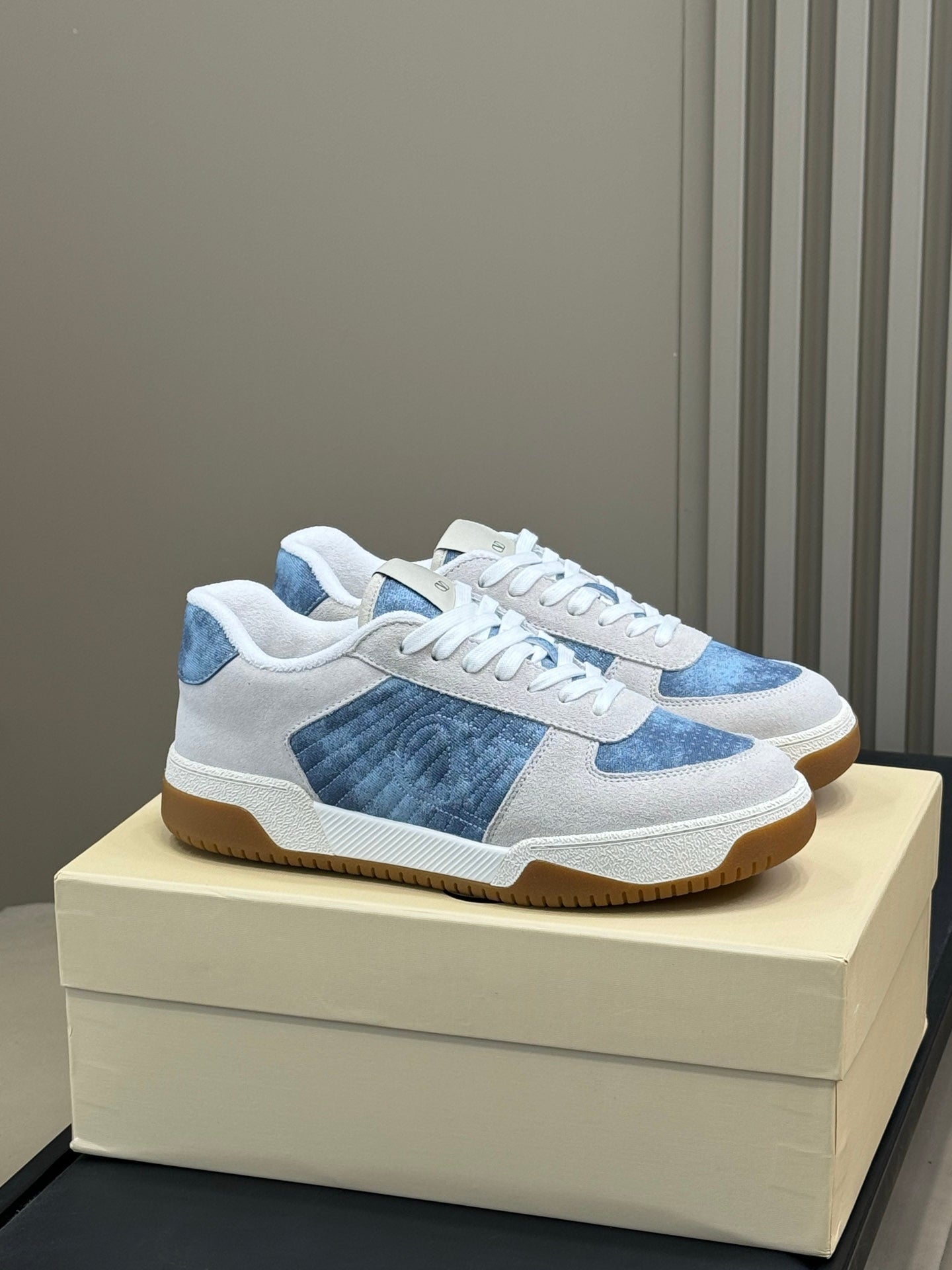 VT 2025 Sneaker Blue White Suede Calfskin 548582