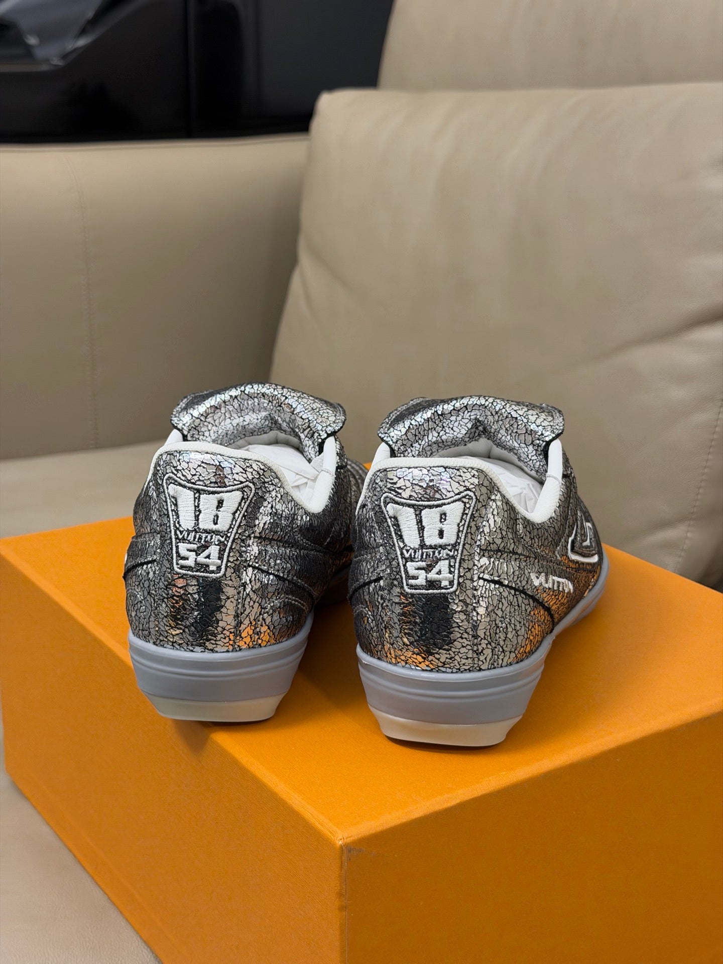 LV x Pharrell Footprint 26ss Sneaker Sliver Pebble Leather 621148