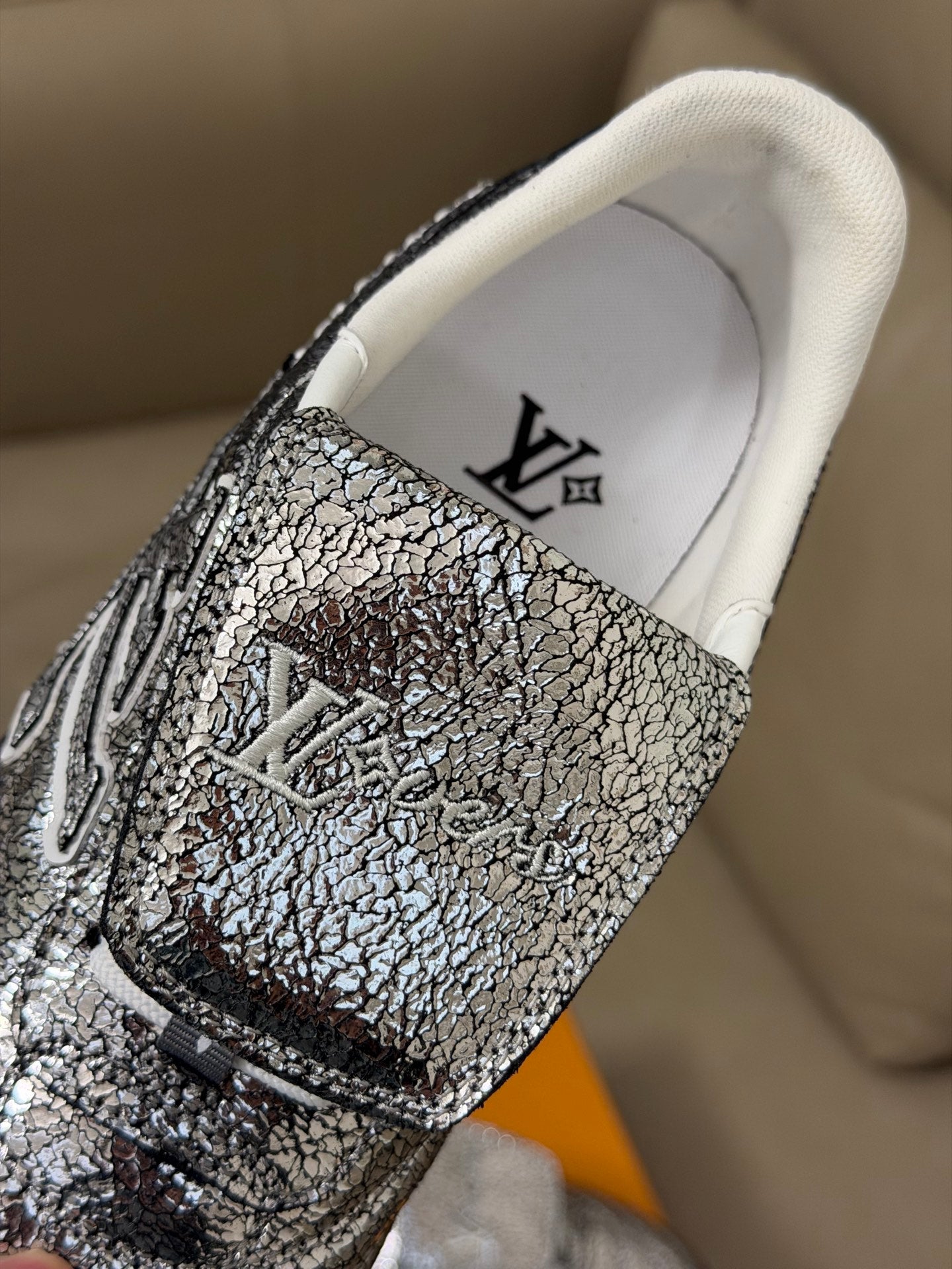 LV x Pharrell Footprint 26ss Sneaker Sliver Pebble Leather 621148