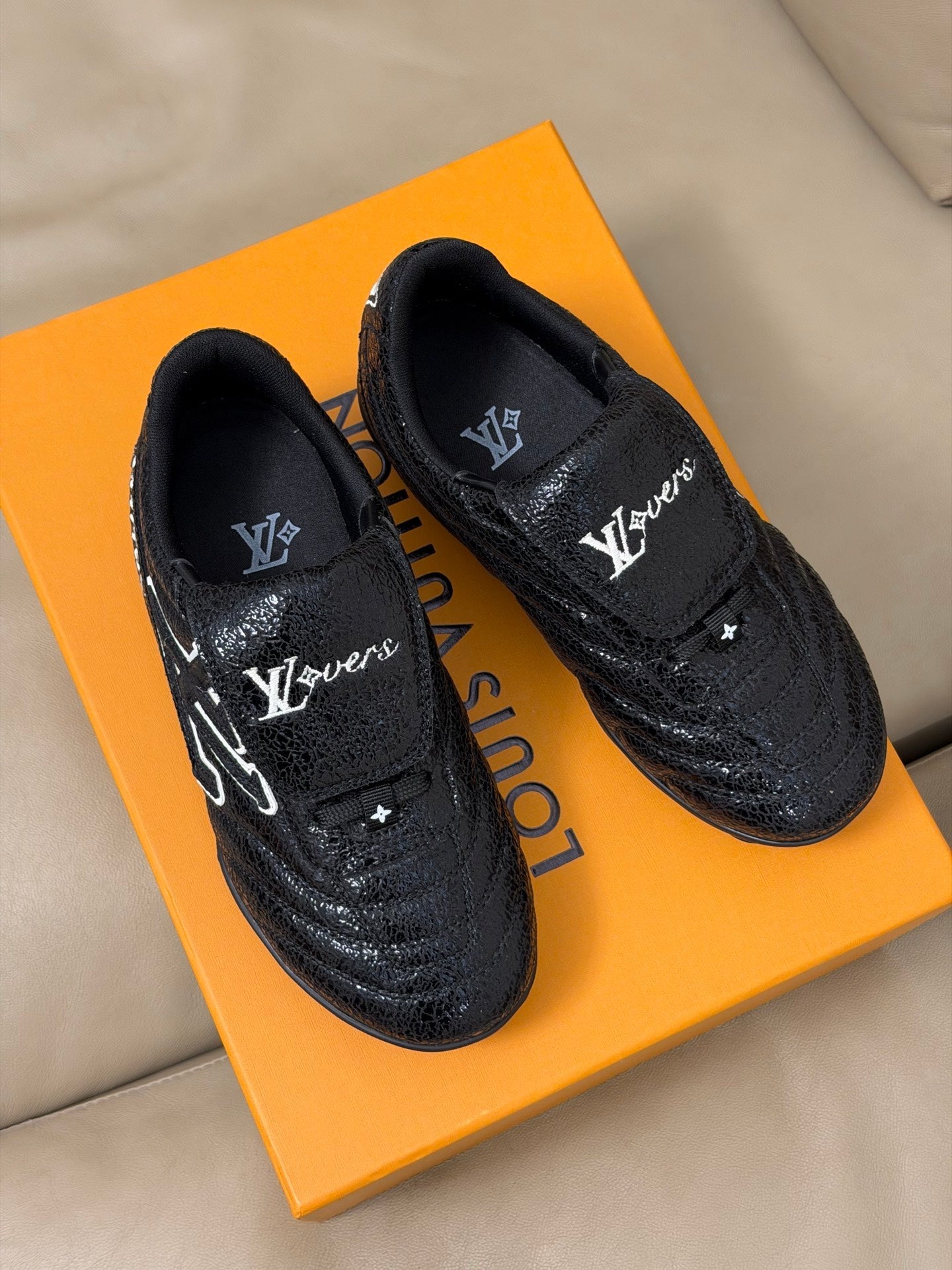 LV x Pharrell Footprint 26ss Sneaker Black Pebble Leather 621150