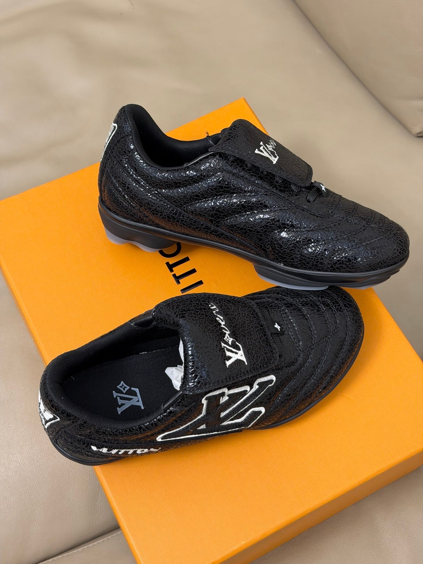 LV x Pharrell Footprint 26ss Sneaker Black Pebble Leather 621150