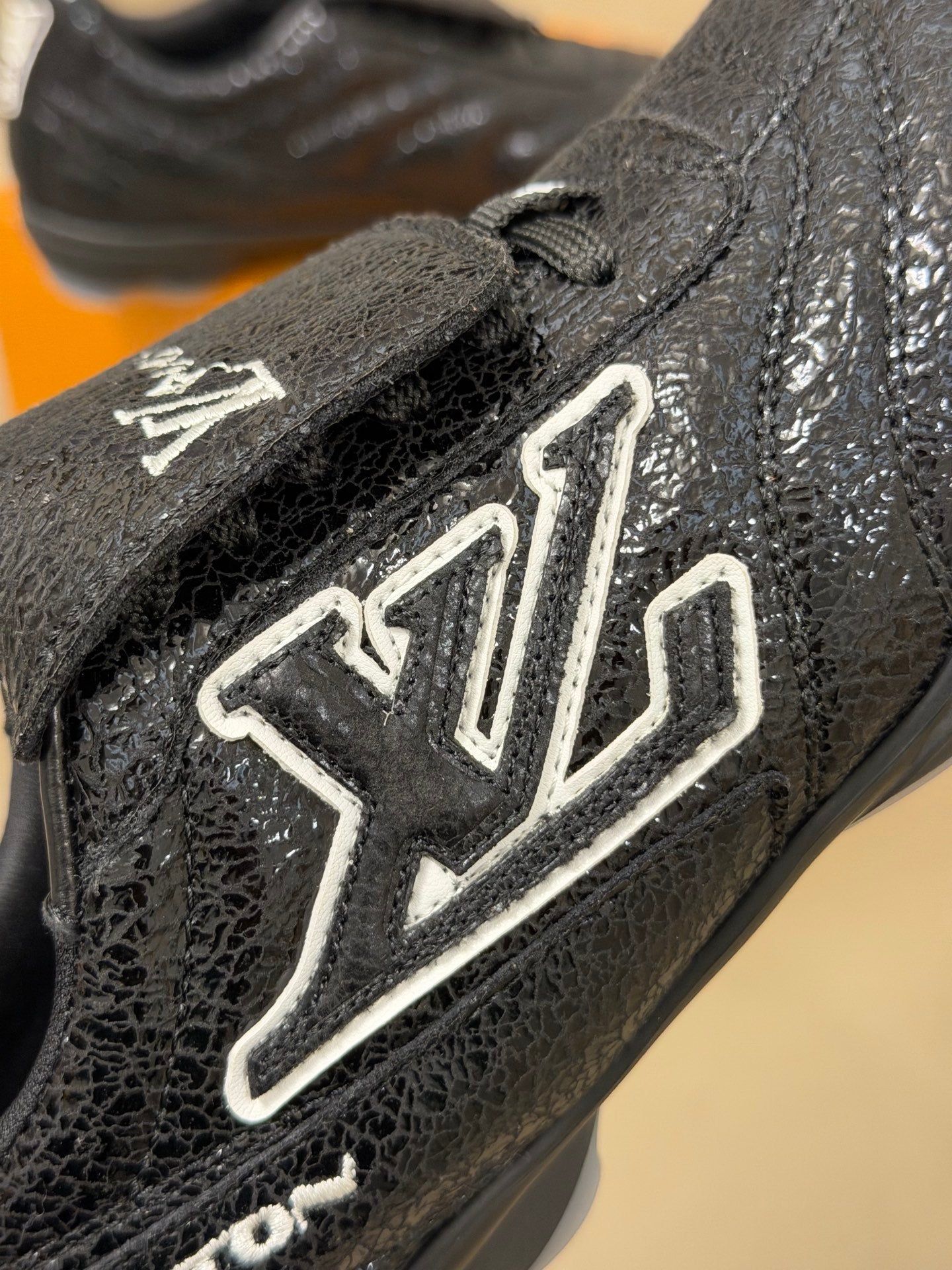 LV x Pharrell Footprint 26ss Sneaker Black Pebble Leather 621150