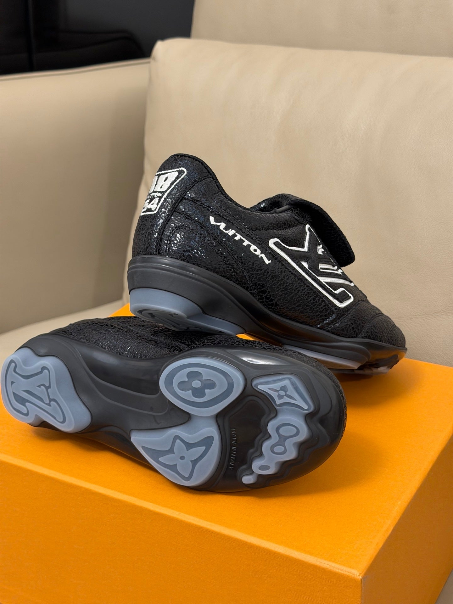 LV x Pharrell Footprint 26ss Sneaker Black Pebble Leather 621150