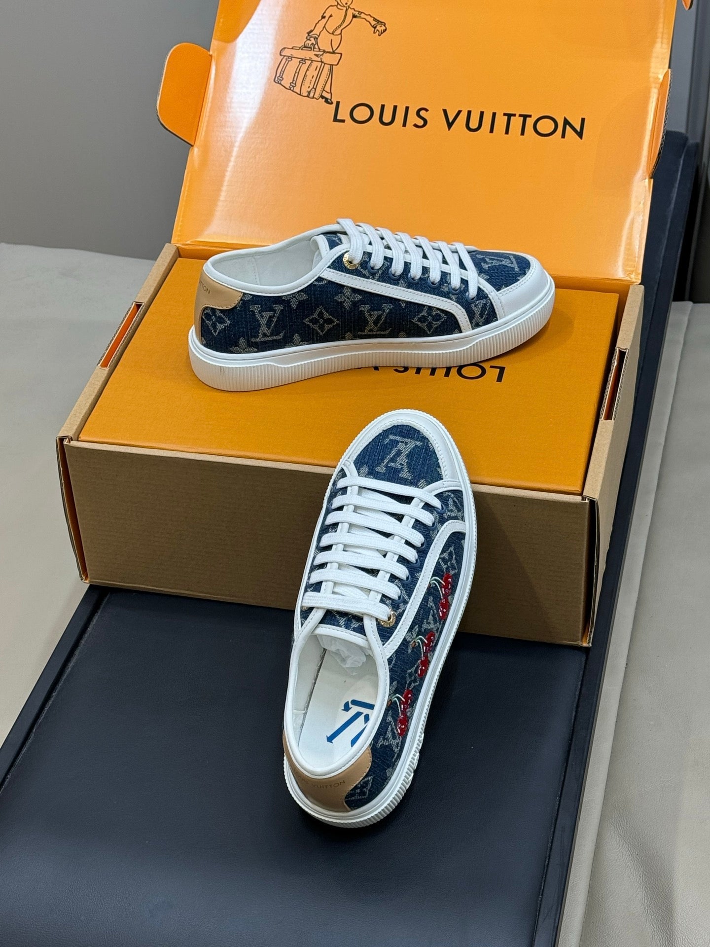 LV 26ss Sneaker Cherry Blue White Monogram Denim Leather 621643