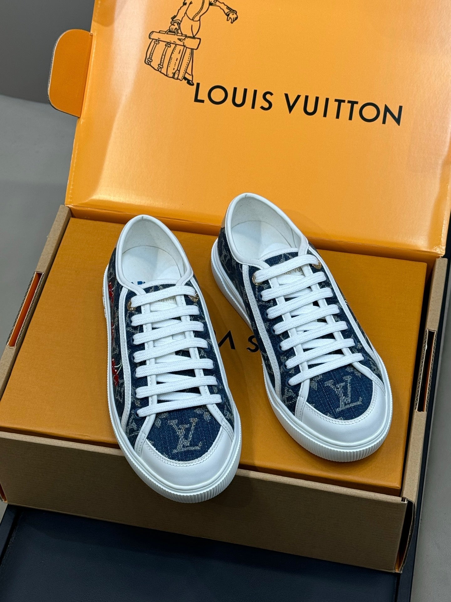 LV 26ss Sneaker Cherry Blue White Monogram Denim Leather 621643