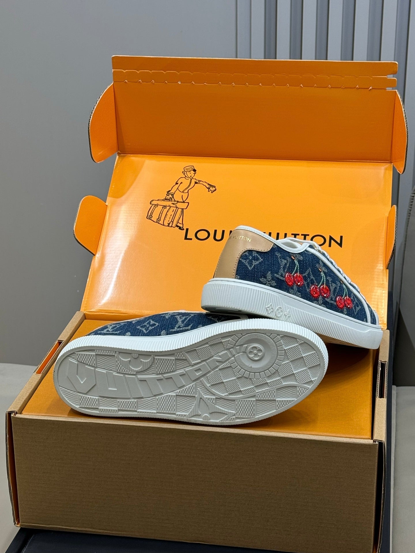 LV 26ss Sneaker Cherry Blue White Monogram Denim Leather 621643