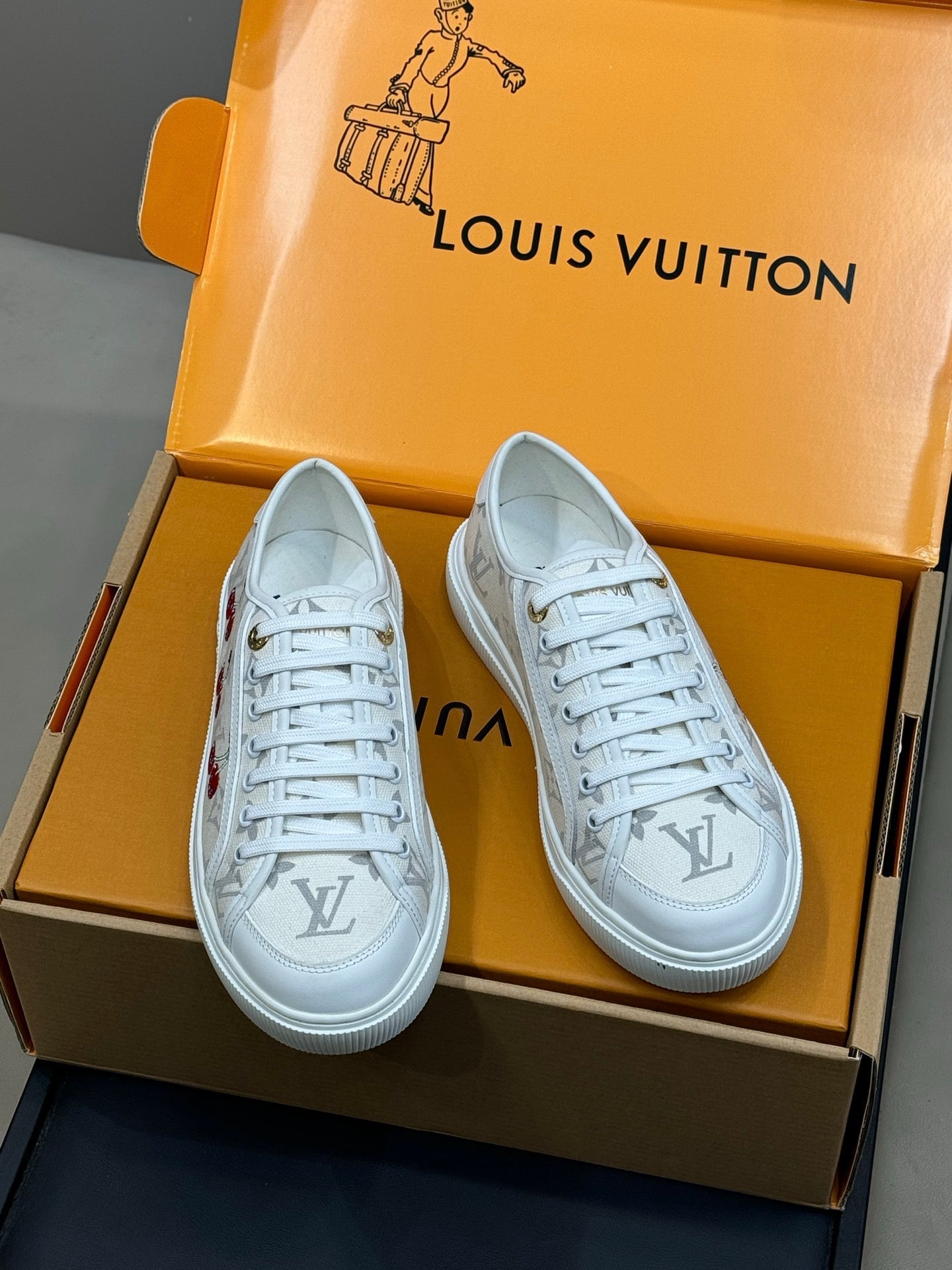 LV 26ss Sneaker Cherry Cream Monogram Denim Leather 621645