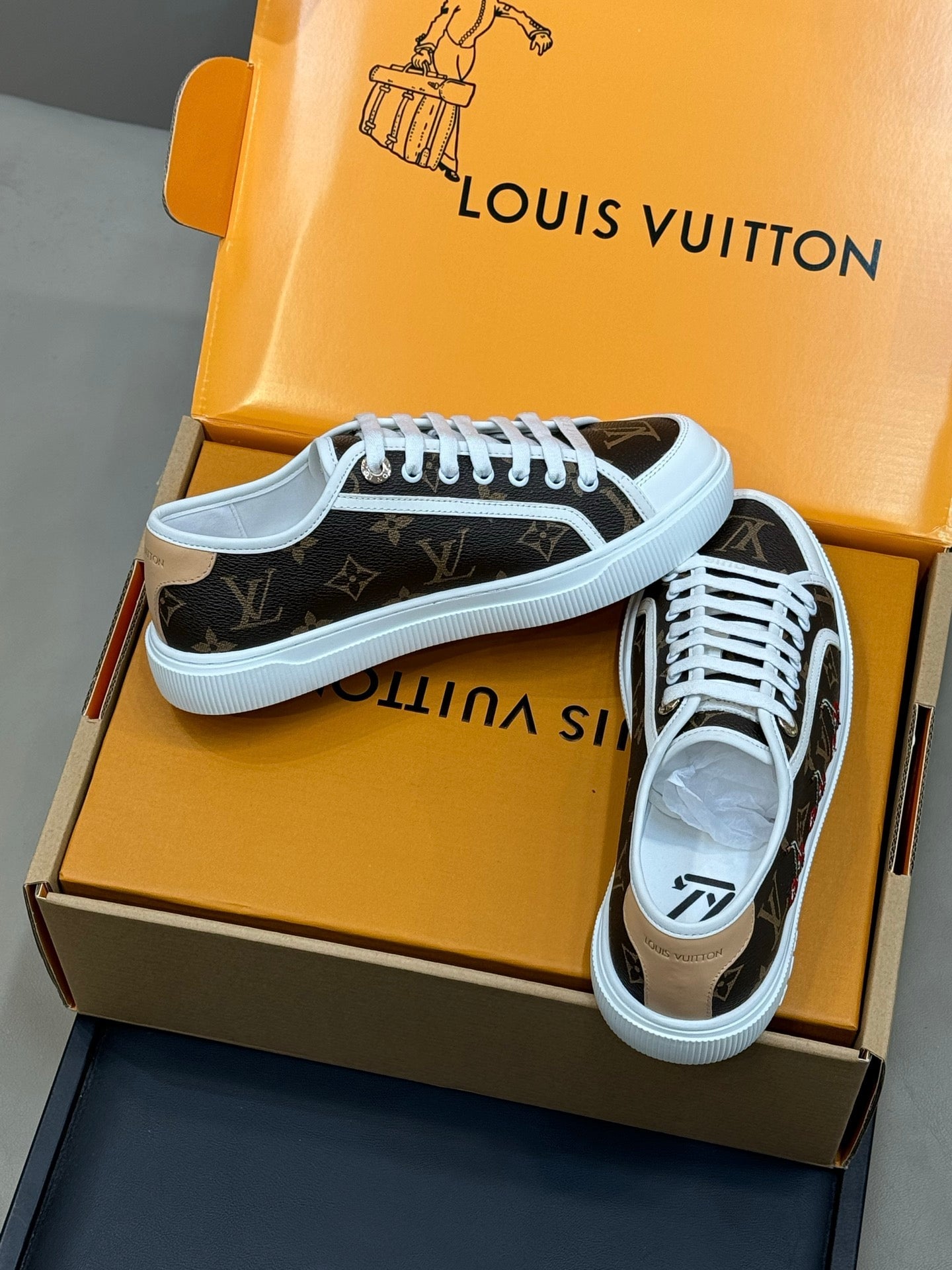 LV 26ss Sneaker Cherry Brown Chocolate Monogram Leather 621642