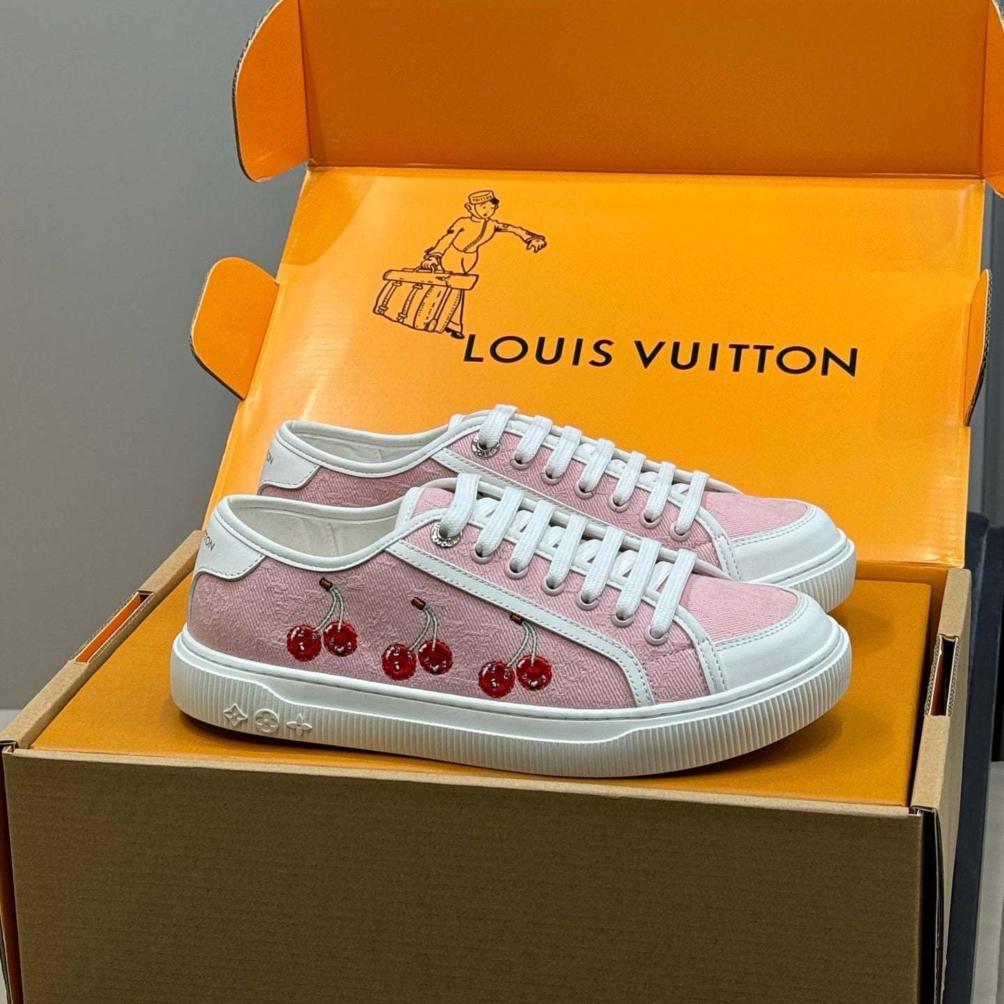 LV 26ss Sneaker Cherry Pink Monogram Denim Leather 621644
