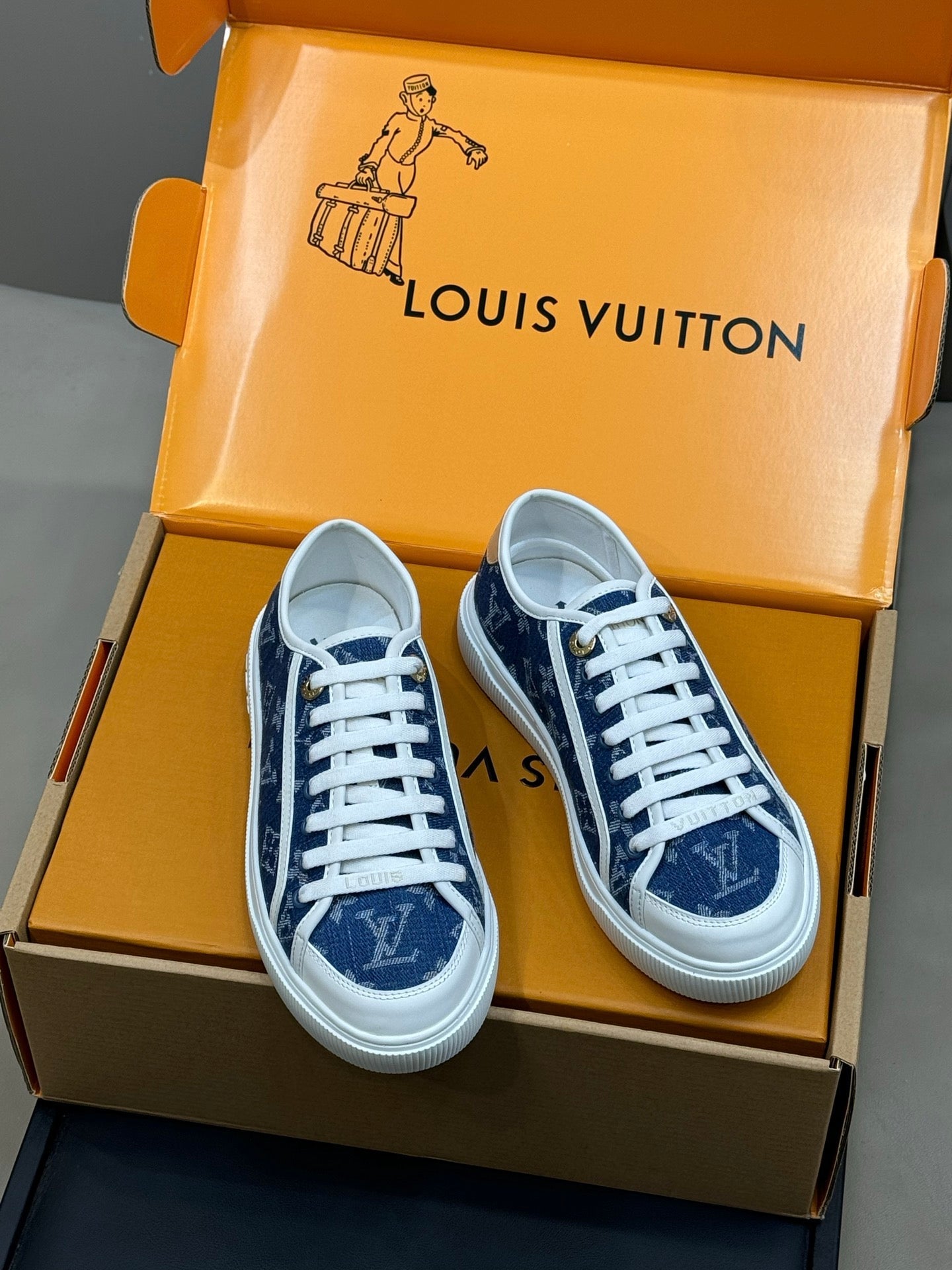 LV 26ss Sneaker Dark Blue Monogram Leather 621638