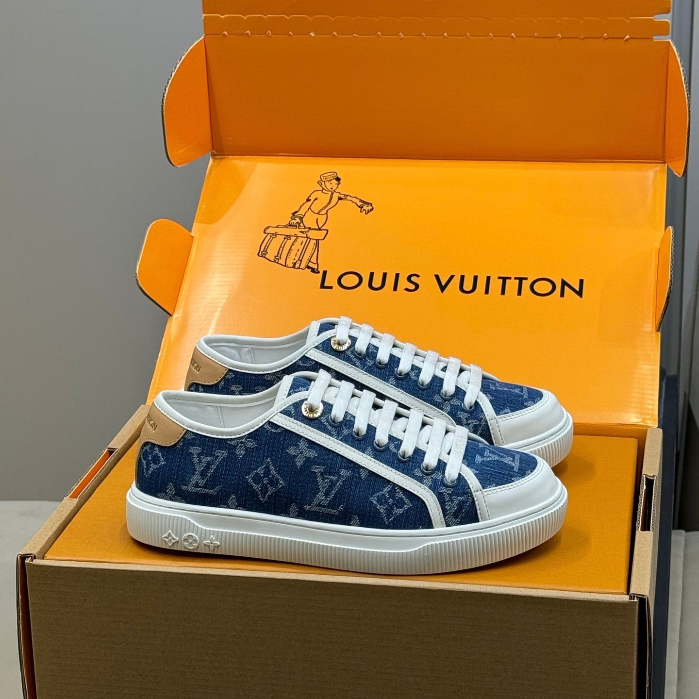 LV 26ss Sneaker Dark Blue Monogram Leather 621638