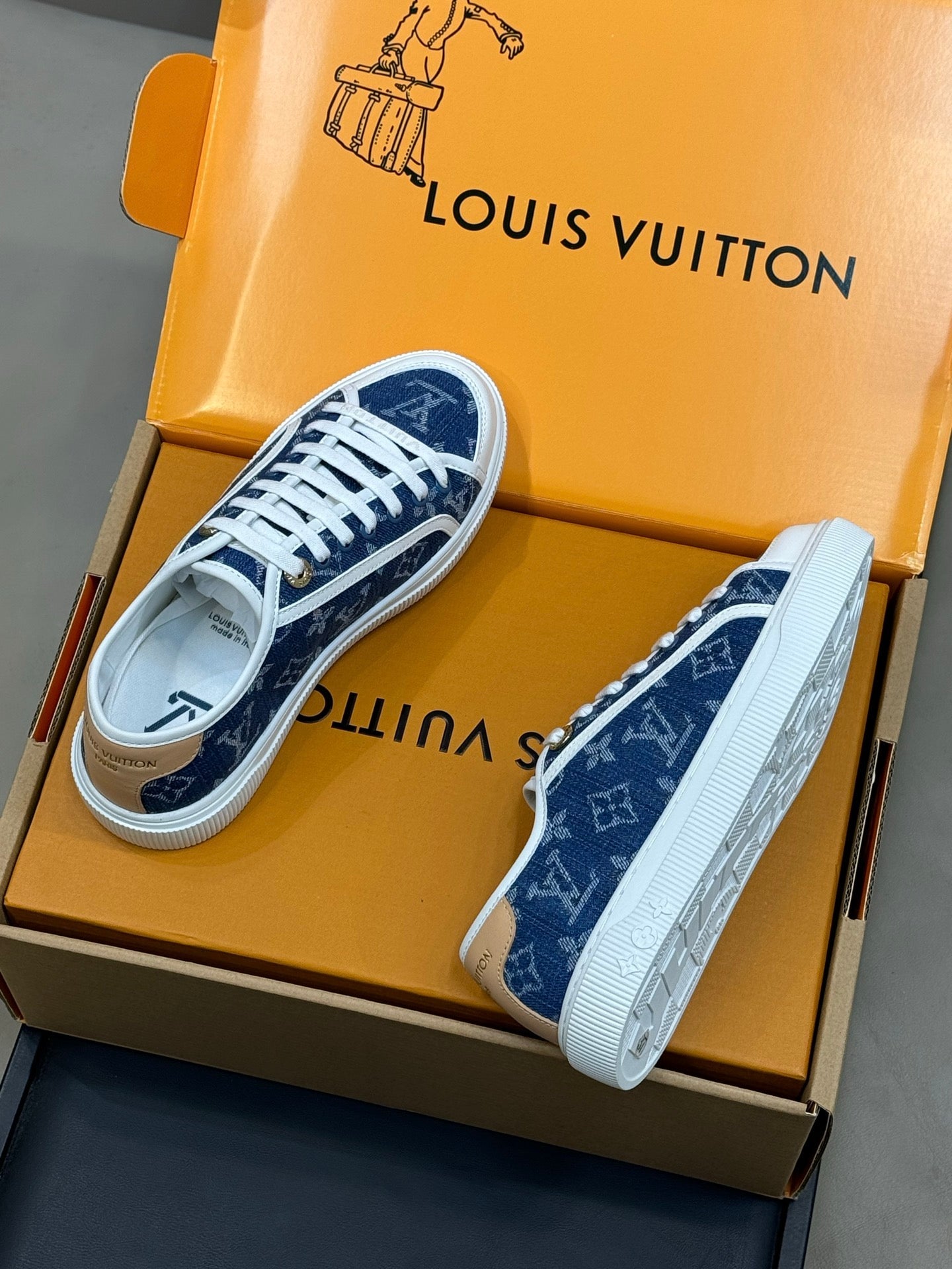 LV 26ss Sneaker Dark Blue Monogram Leather 621638