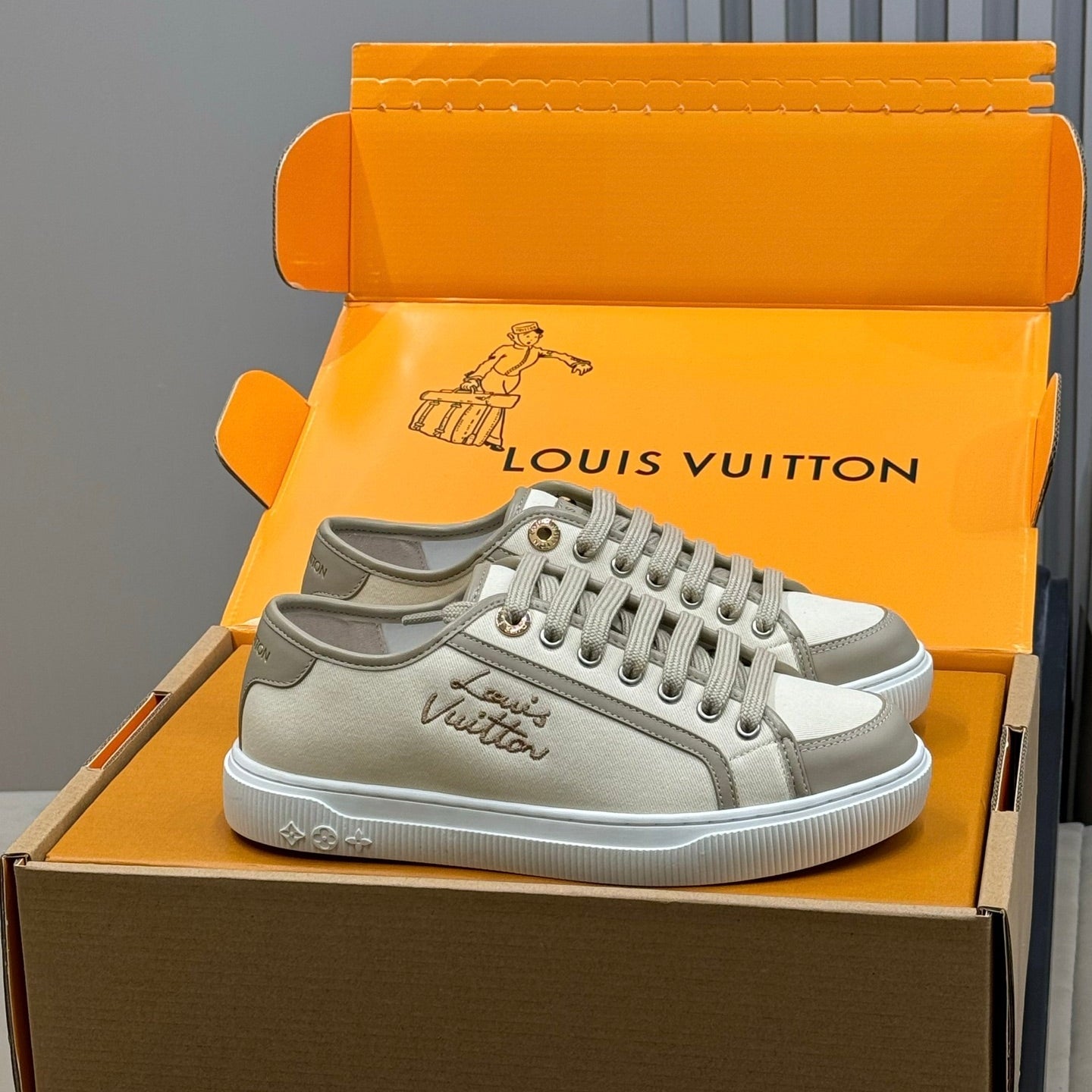 LV 26ss Sneaker White Gray Suede Leather 621652