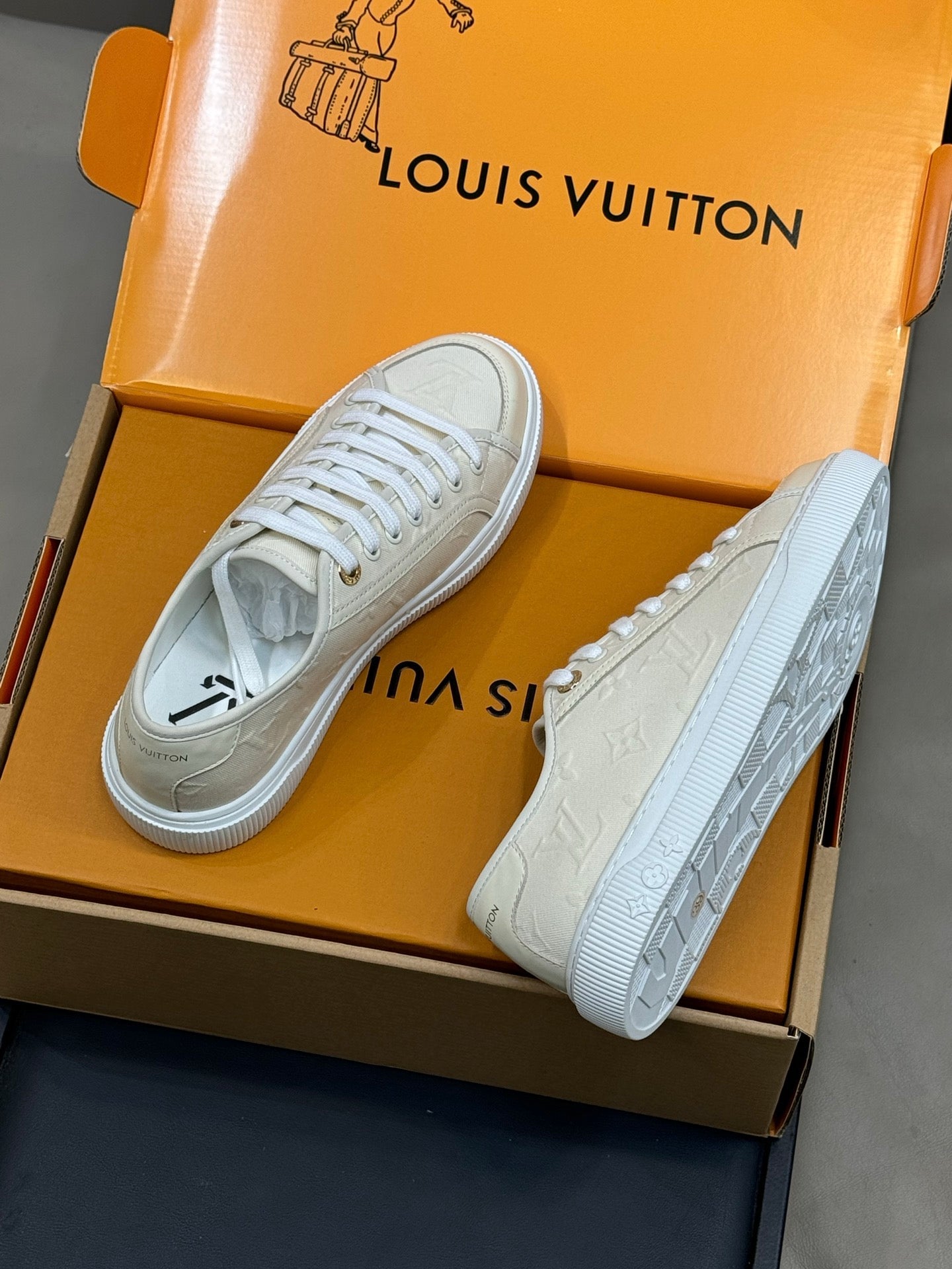 LV 26ss Sneaker Light Beige Monogram Canvas Leather 621648