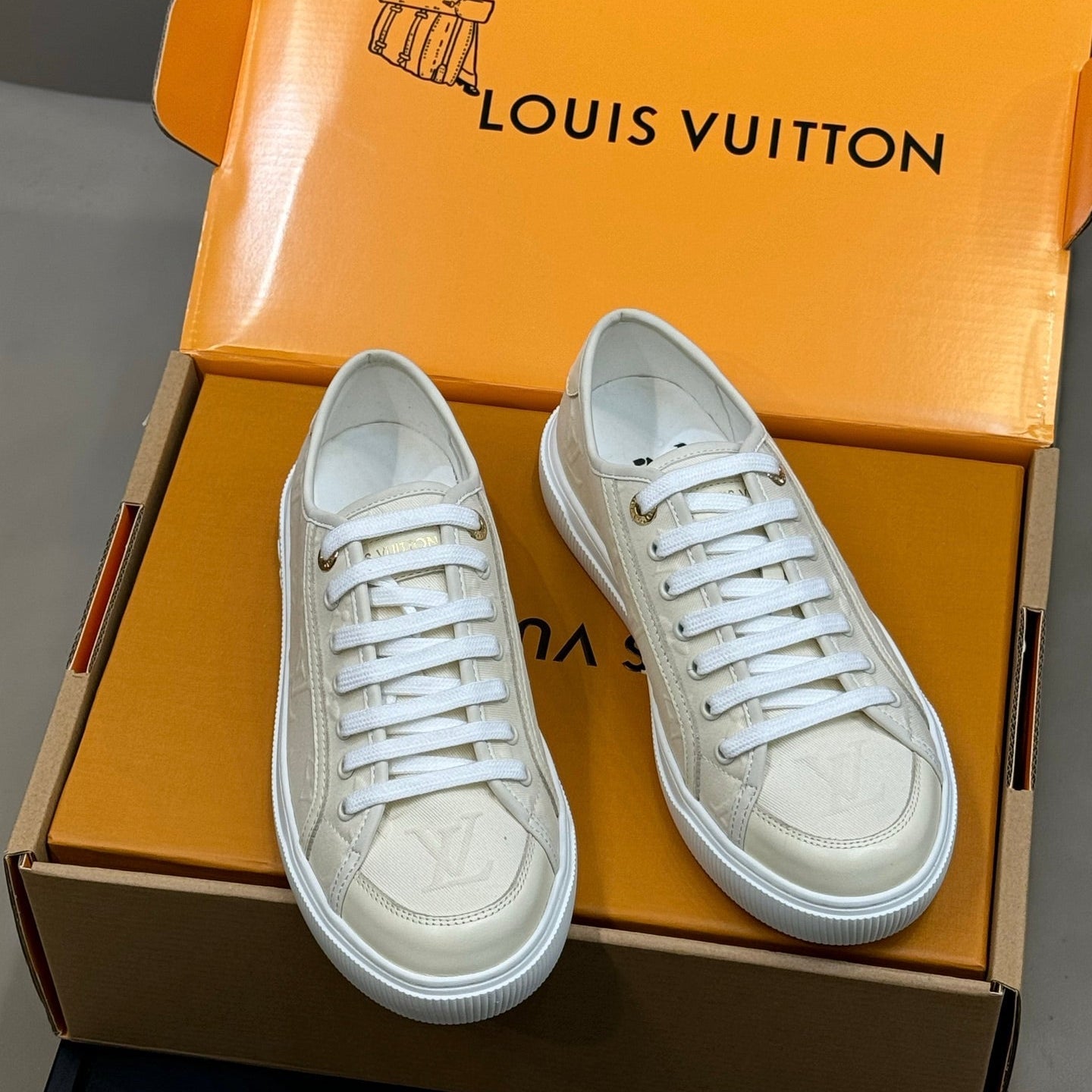 LV 26ss Sneaker Light Beige Monogram Canvas Leather 621648