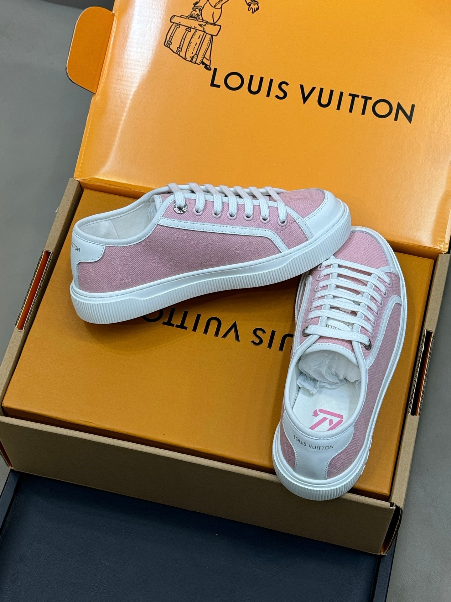 LV 26ss Sneaker Pink White Monogram Denim Leather 621647