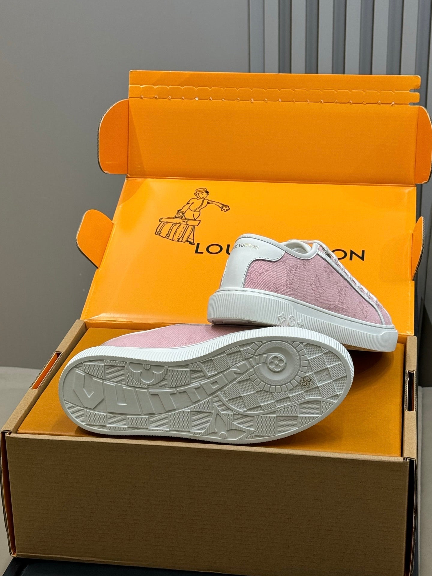 LV 26ss Sneaker Pink White Monogram Denim Leather 621647