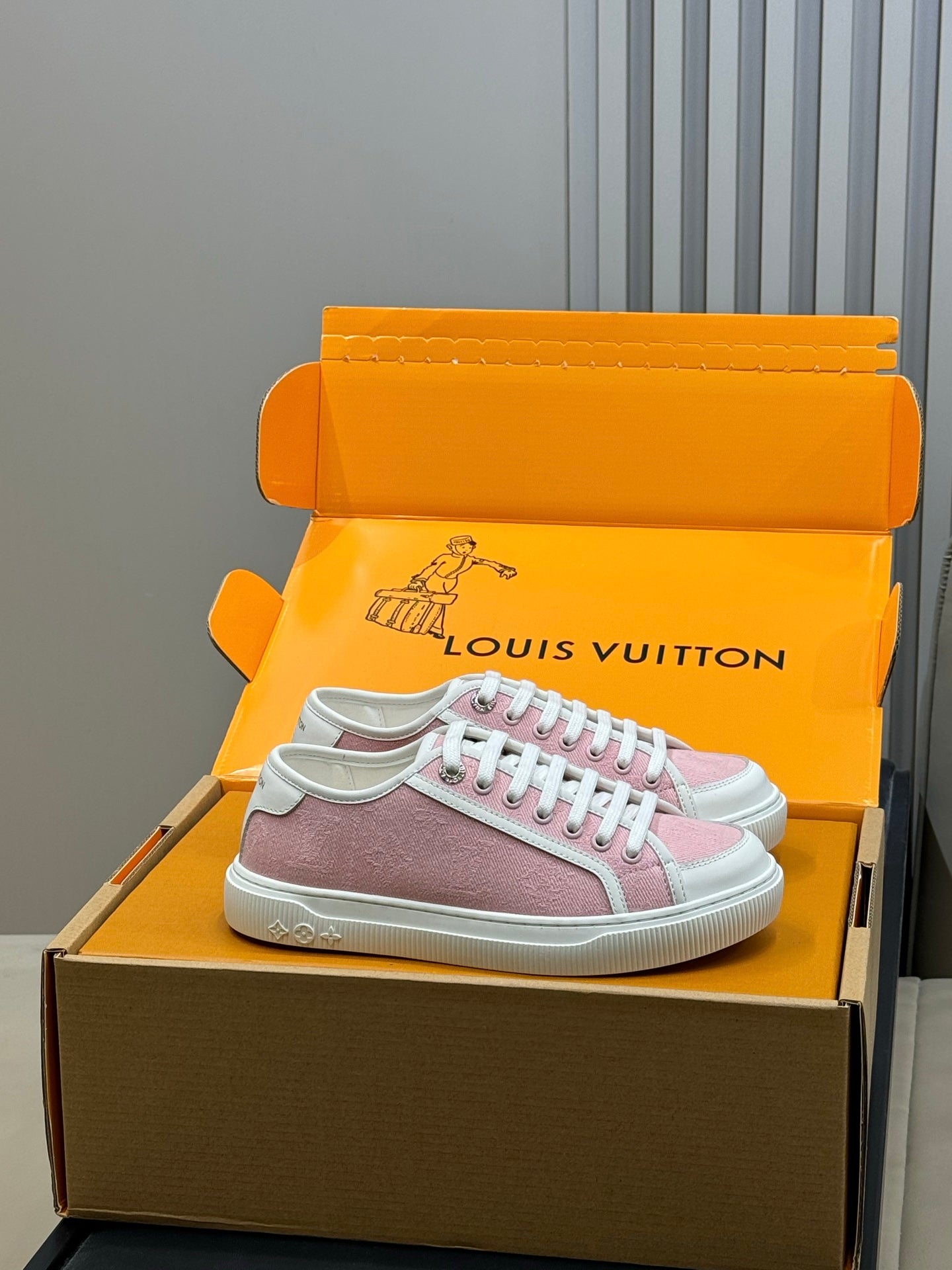 LV 26ss Sneaker Pink White Monogram Denim Leather 621647