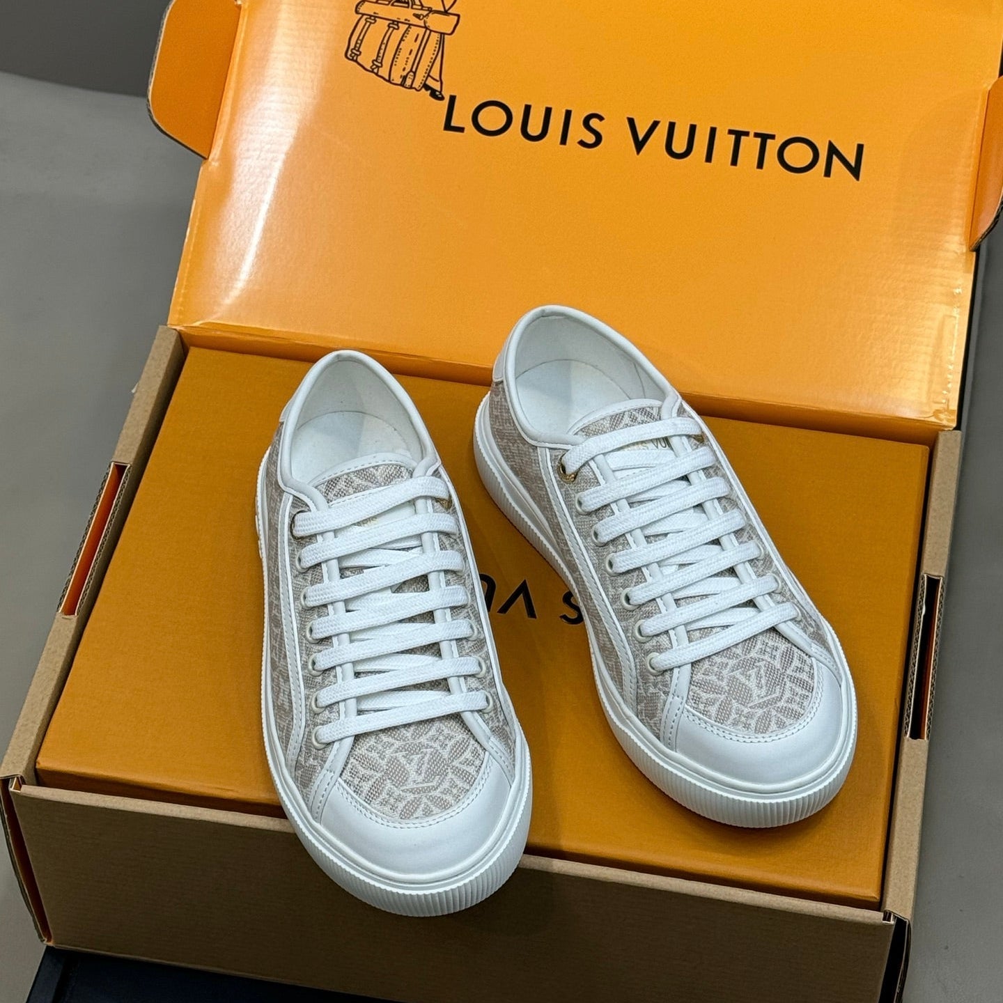 LV 26ss Sneaker Gray White Monogram Denim Leather 621646