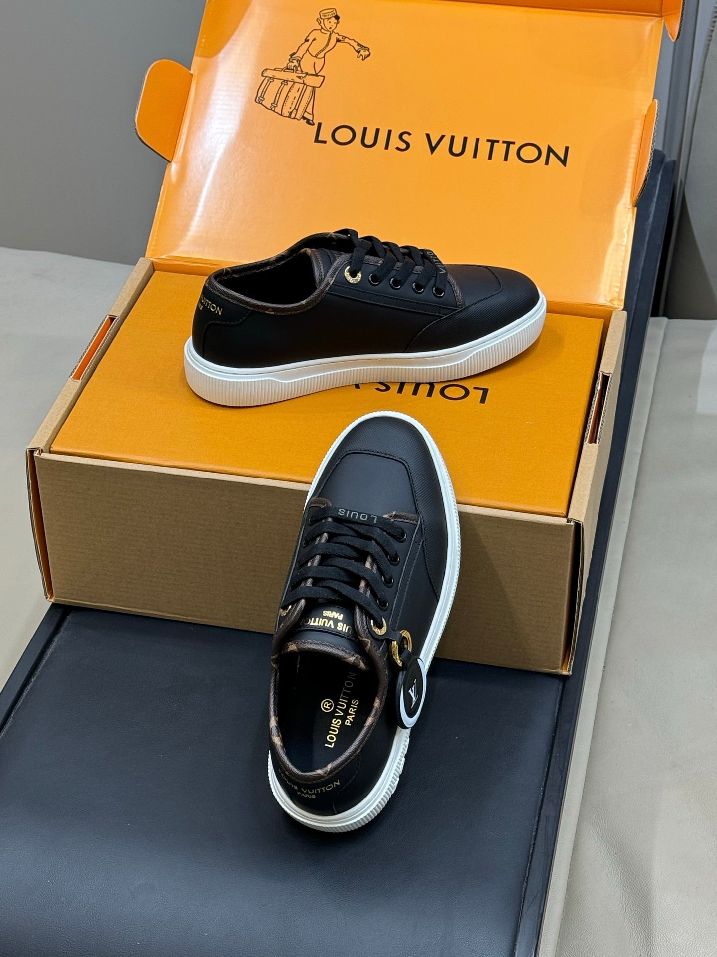 LV 26ss Sneaker Black Cowhide 621178