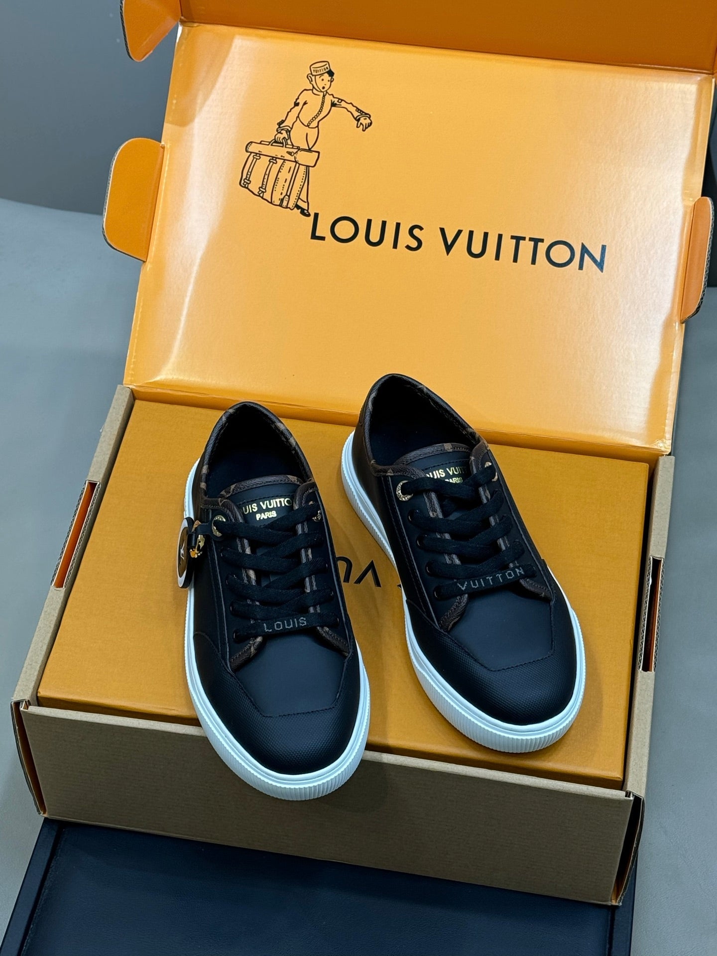 LV 26ss Sneaker Black Cowhide 621178