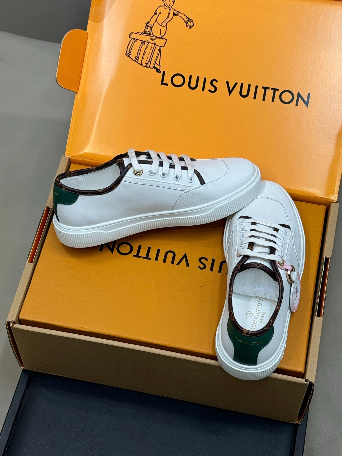 LV 26ss Sneaker White Black Cowhide 621179