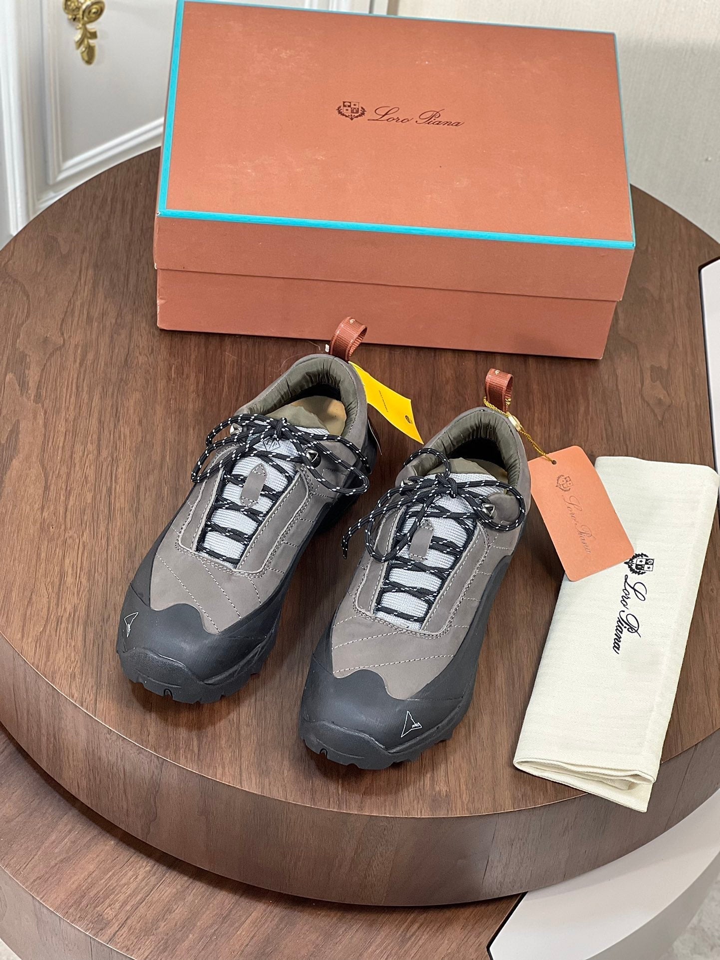 LP KATHARINA SNEAKER LIGHT GRAY AND CHARCOAL SUEDE