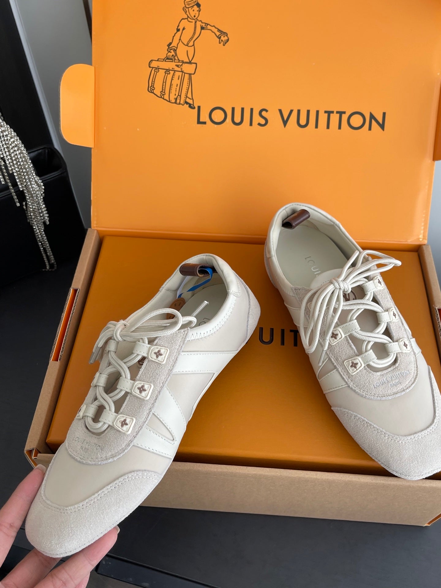 LV 26ss Ballet Sneakers Cream Suede 631478