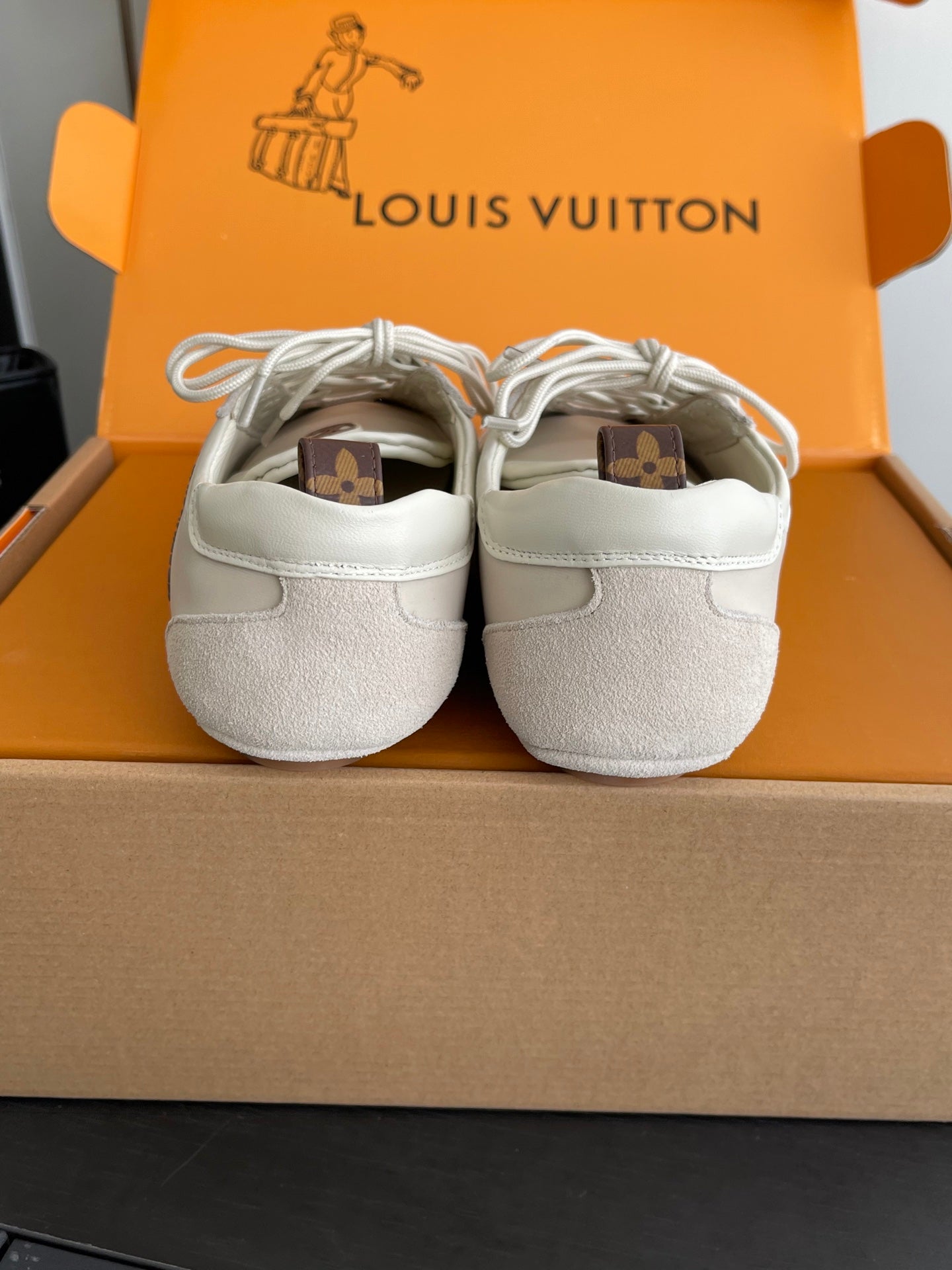 LV 26ss Ballet Sneakers Cream Suede 631478
