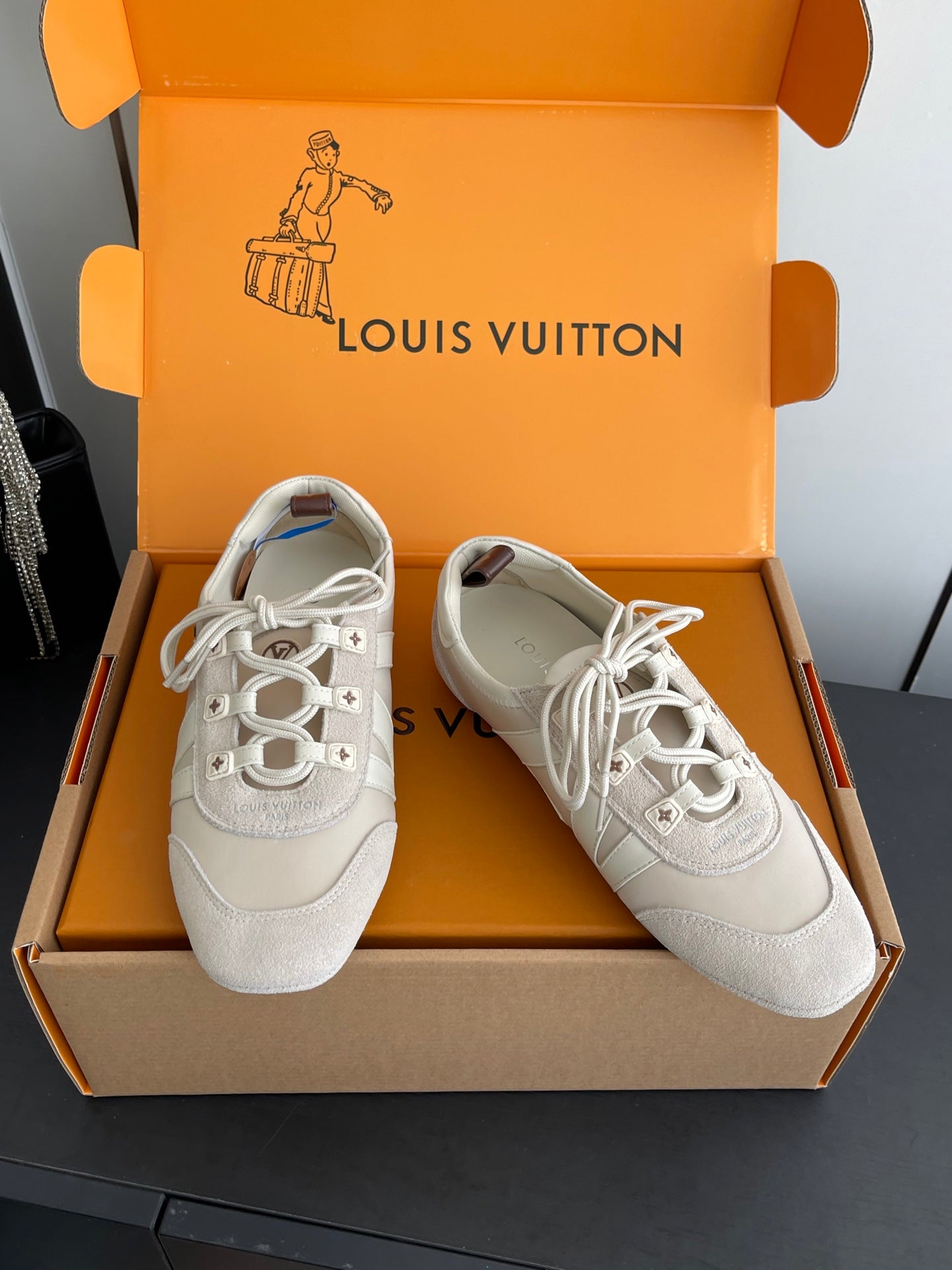 LV 26ss Ballet Sneakers Cream Suede 631478