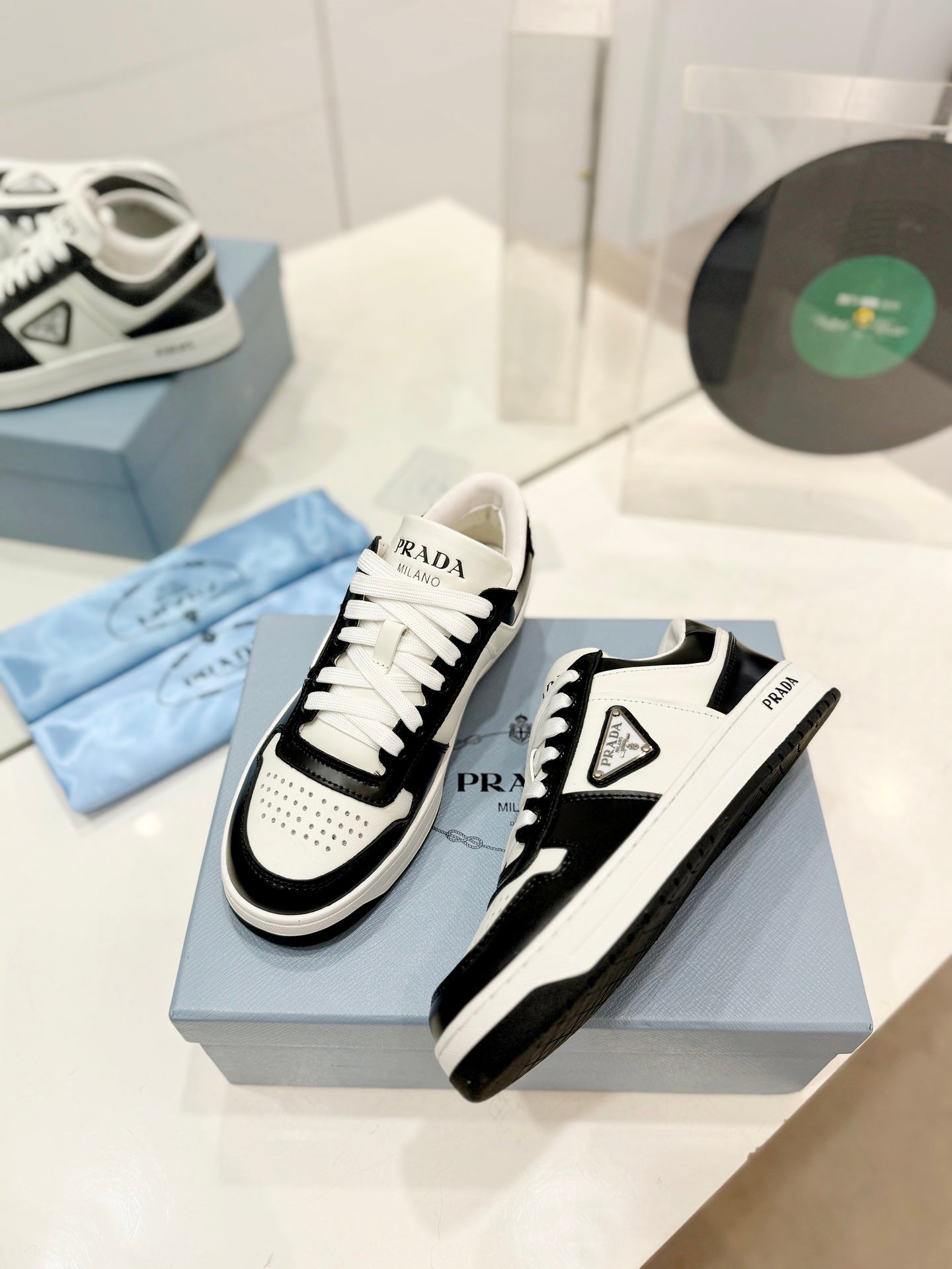 PRA DOWNTOWN NAPPA SNEAKERS BLACK AND WHITE CALFSKIN