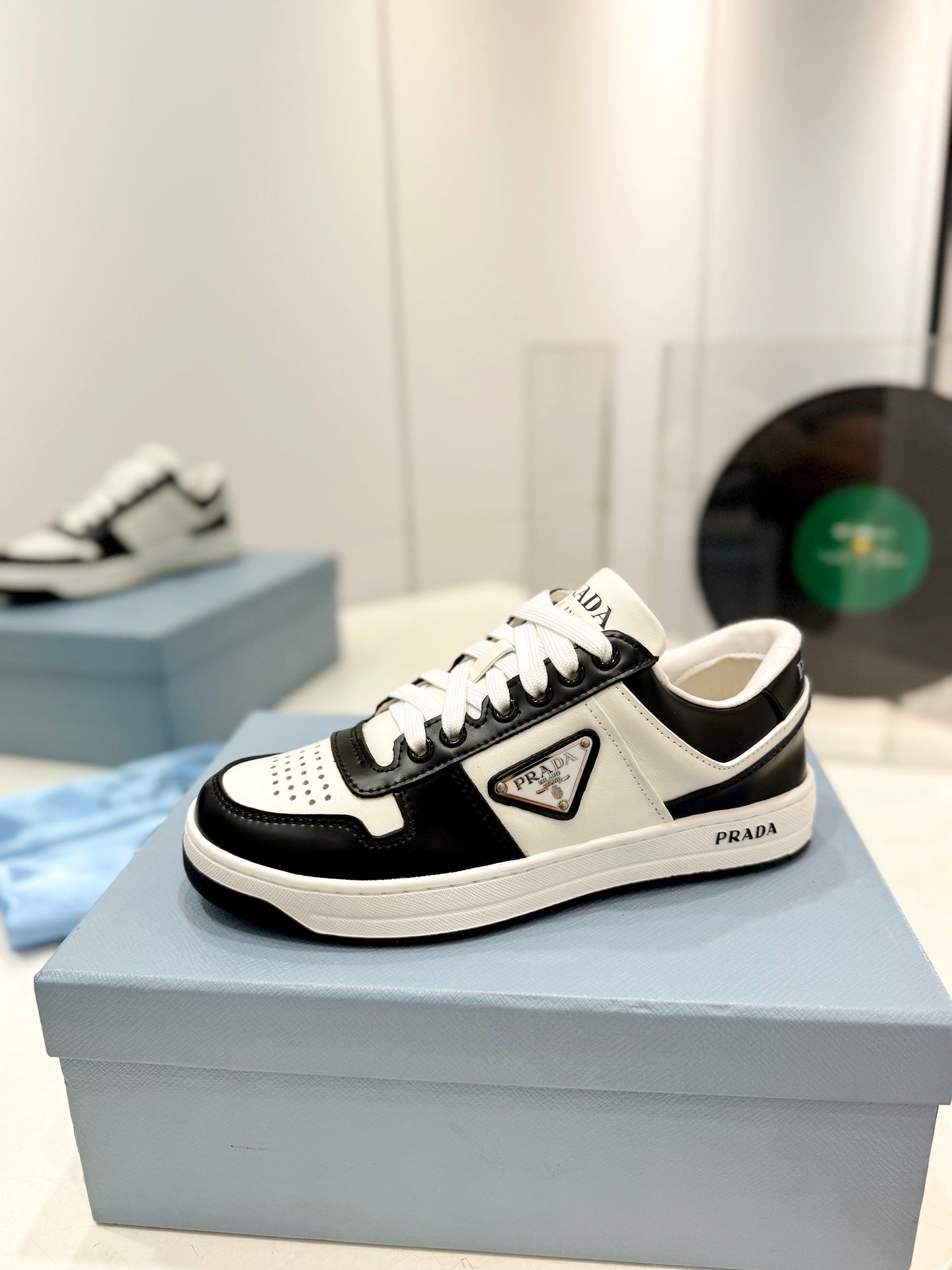 PRA DOWNTOWN NAPPA SNEAKERS BLACK AND WHITE CALFSKIN
