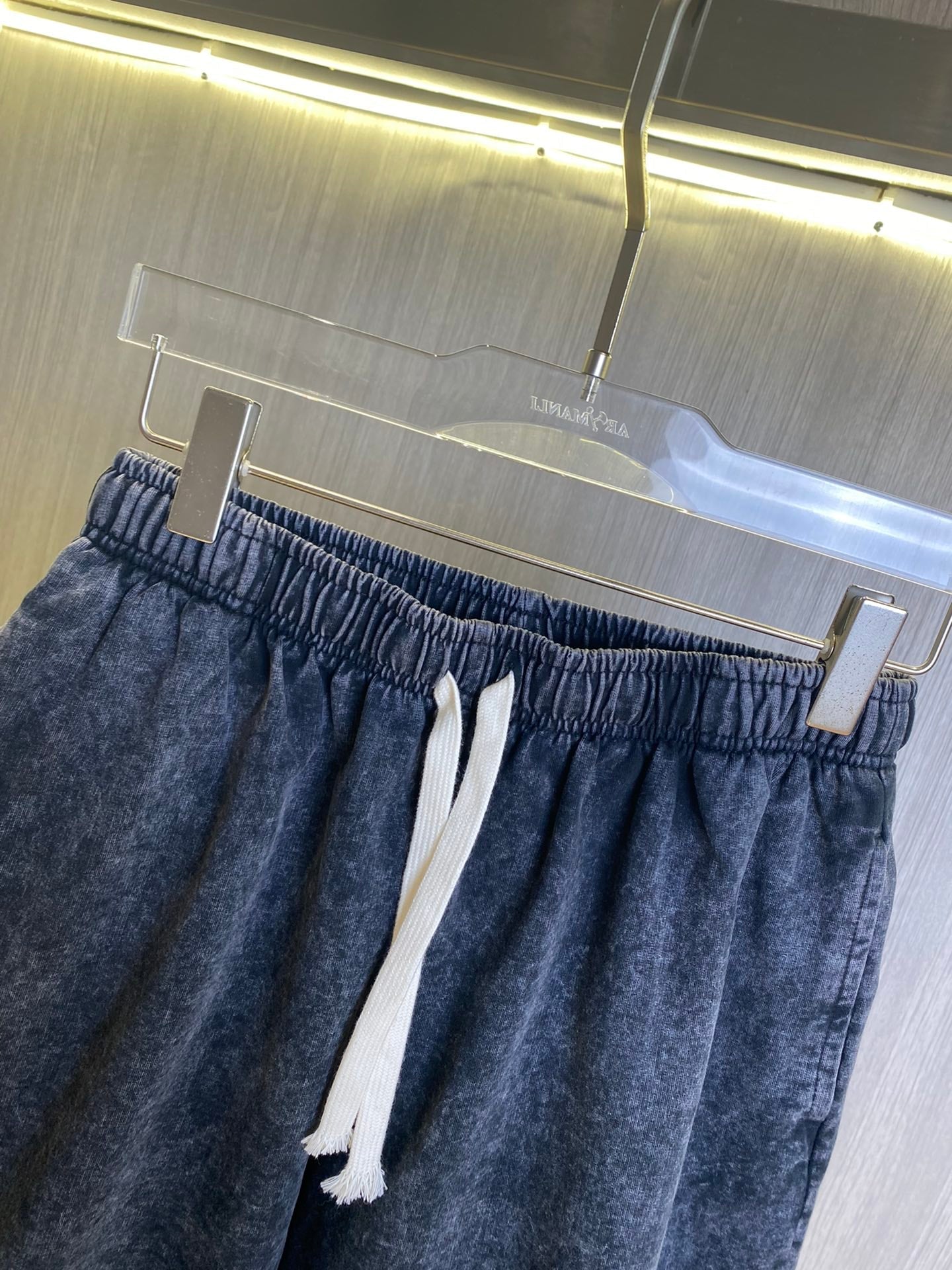 LV CASUAL SHORT BLACK DENIM 239582