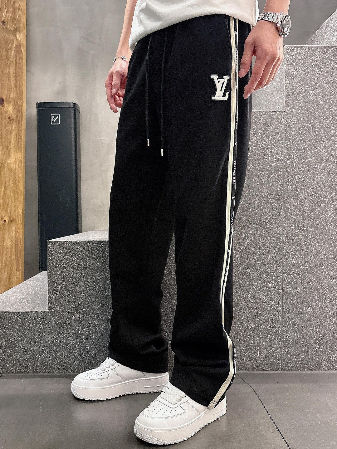 LV SWEATPANTS BLACK COTTON 239584