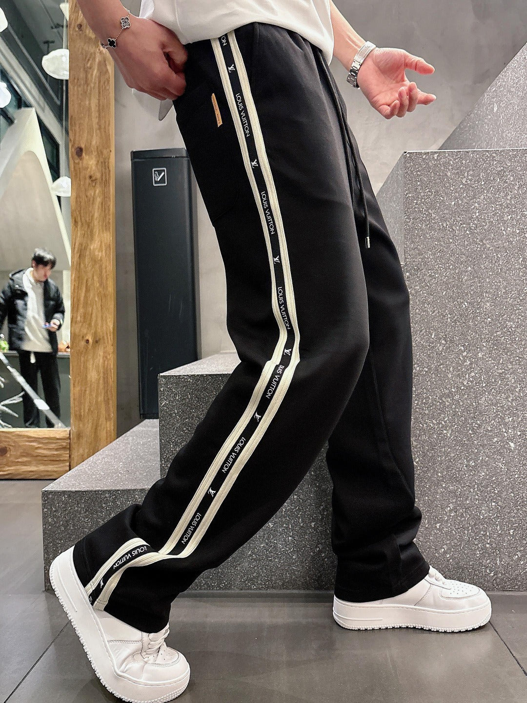 LV SWEATPANTS BLACK COTTON 239584