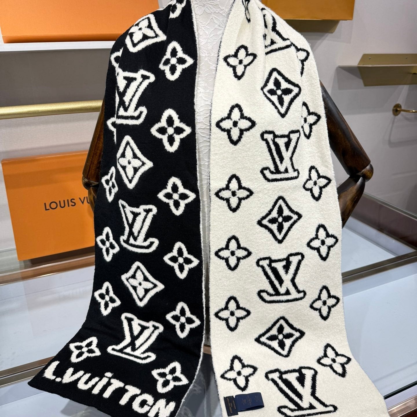 LV Monogram Scarf 180cm Black White Fleece 969391