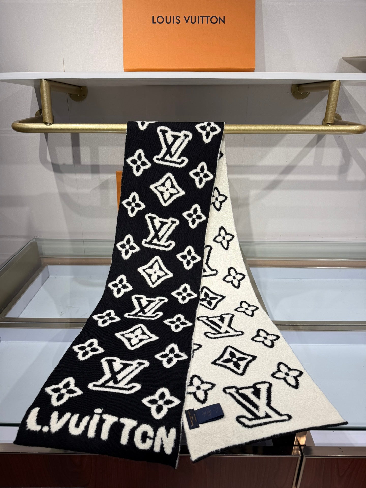 LV Monogram Scarf 180cm Black White Fleece 969391