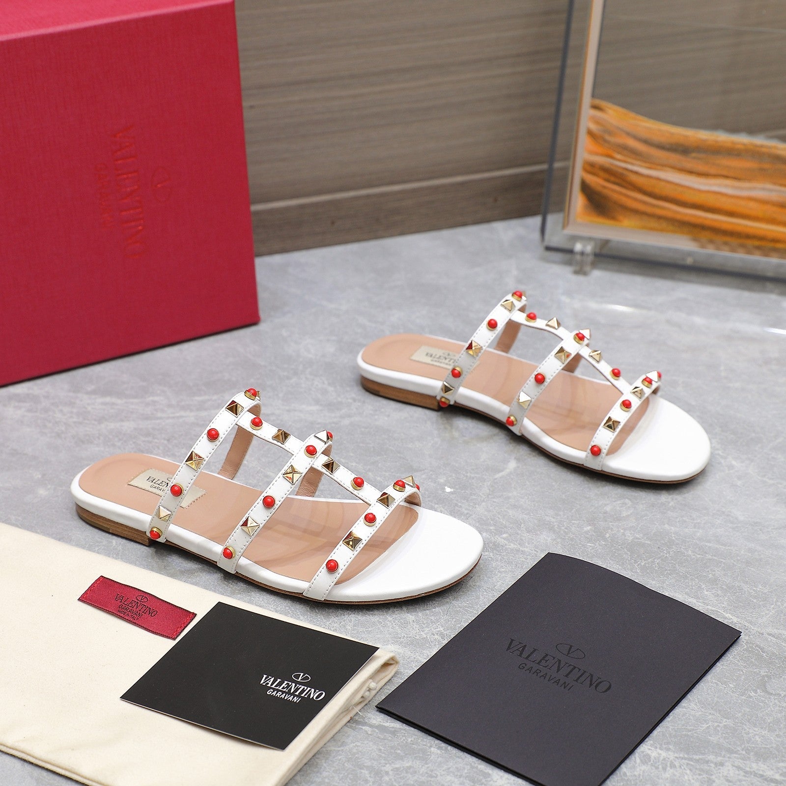 VT 25 Rockstud leather slides White Sheepskin 289660