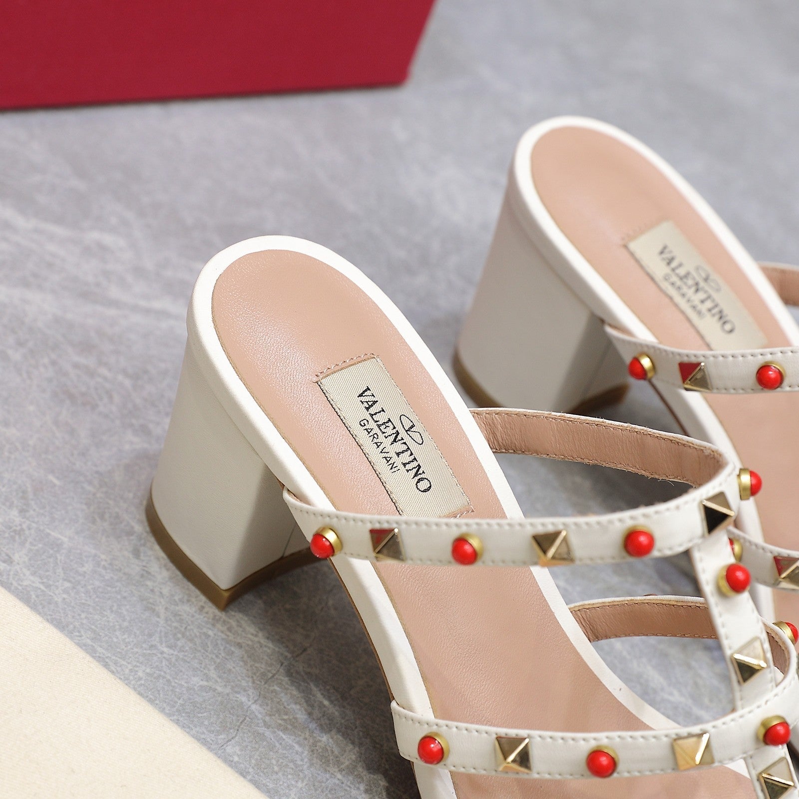 VT 25 Rockstud Heeled Sandals White Sheepskin 289665