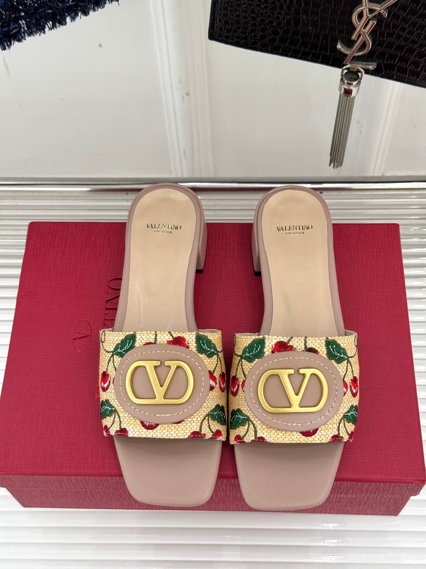 VT 25 Cherryfic Leather Trimmed Slides Nude Sheepskin 286503