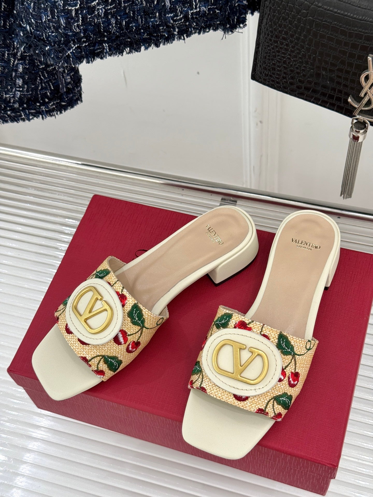 VT 25 Cherryfic Leather Trimmed Slides White Sheepskin 286504