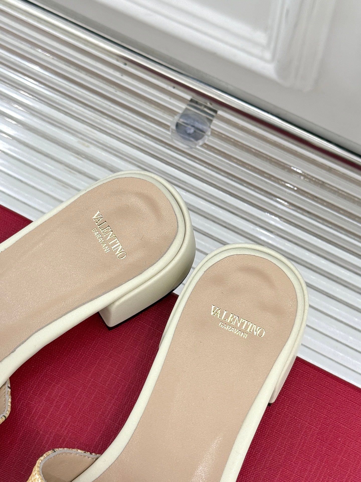 VT 25 Cherryfic Leather Trimmed Slides White Sheepskin 286504