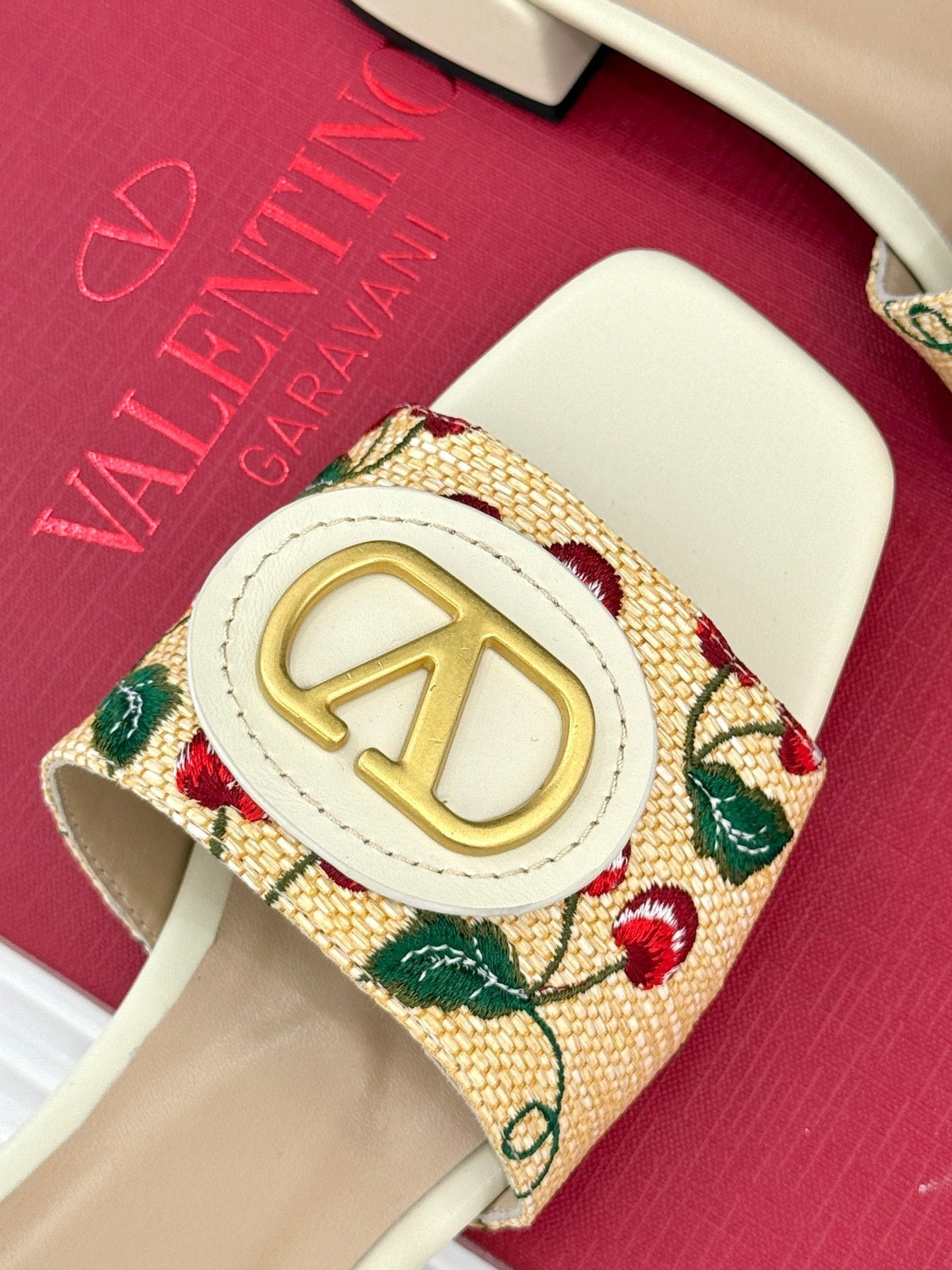 VT 25 Cherryfic Leather Trimmed Slides White Sheepskin 286504