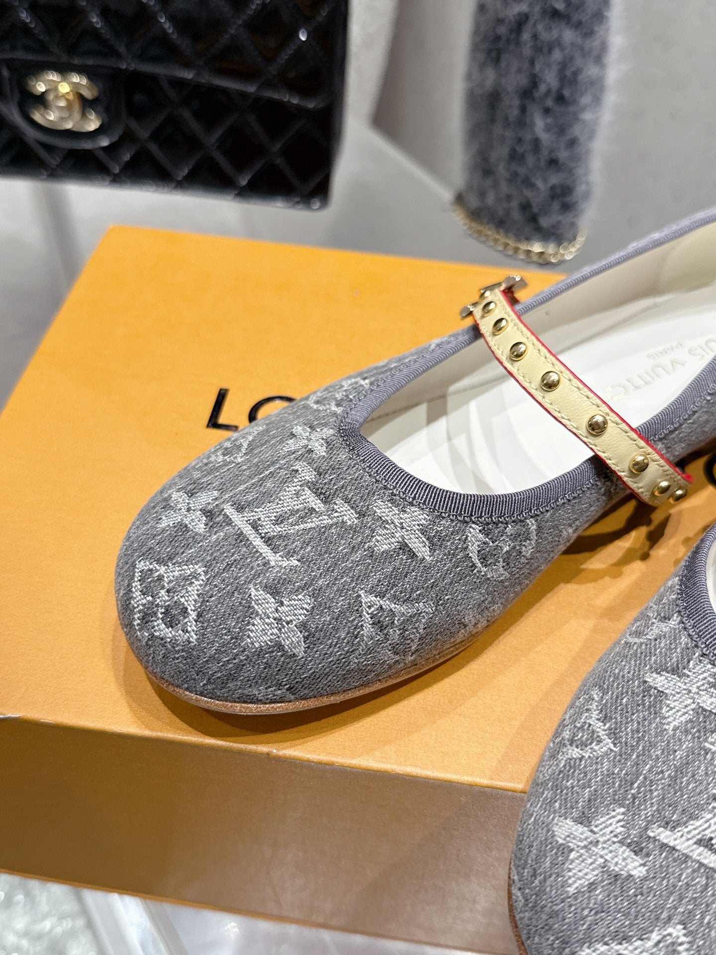 LV 26s Ballet Flats Gray White Denim 610836