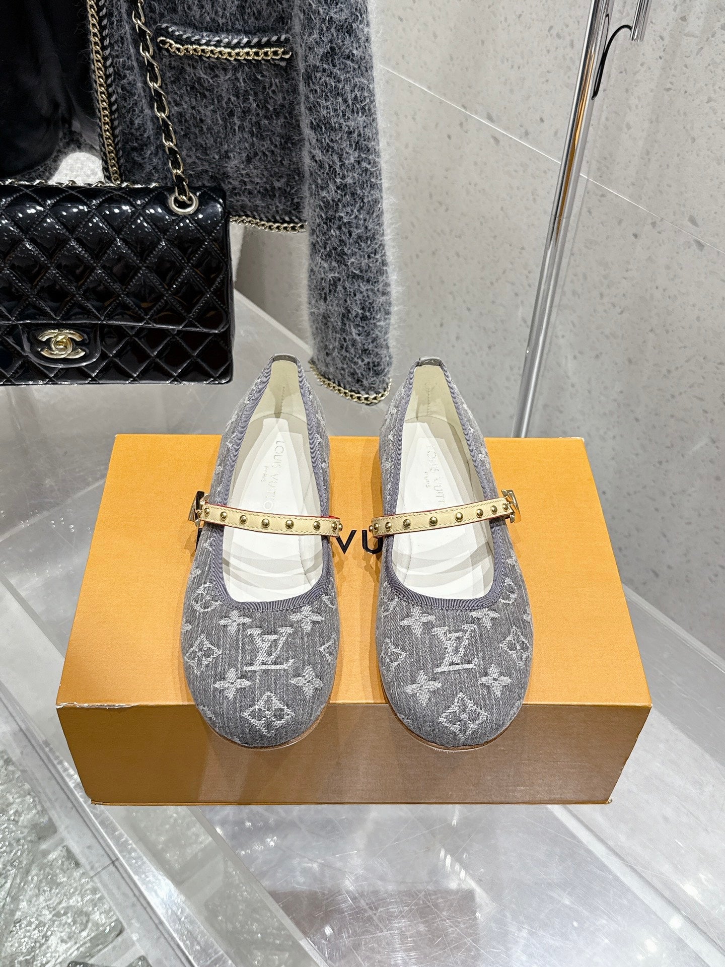 LV 26s Ballet Flats Gray White Denim 610836