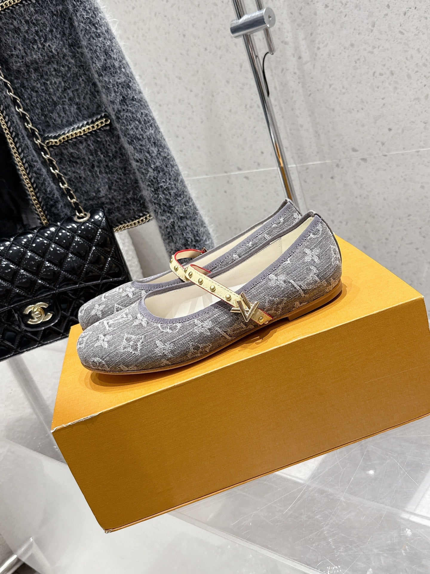 LV 26s Ballet Flats Gray White Denim 610836