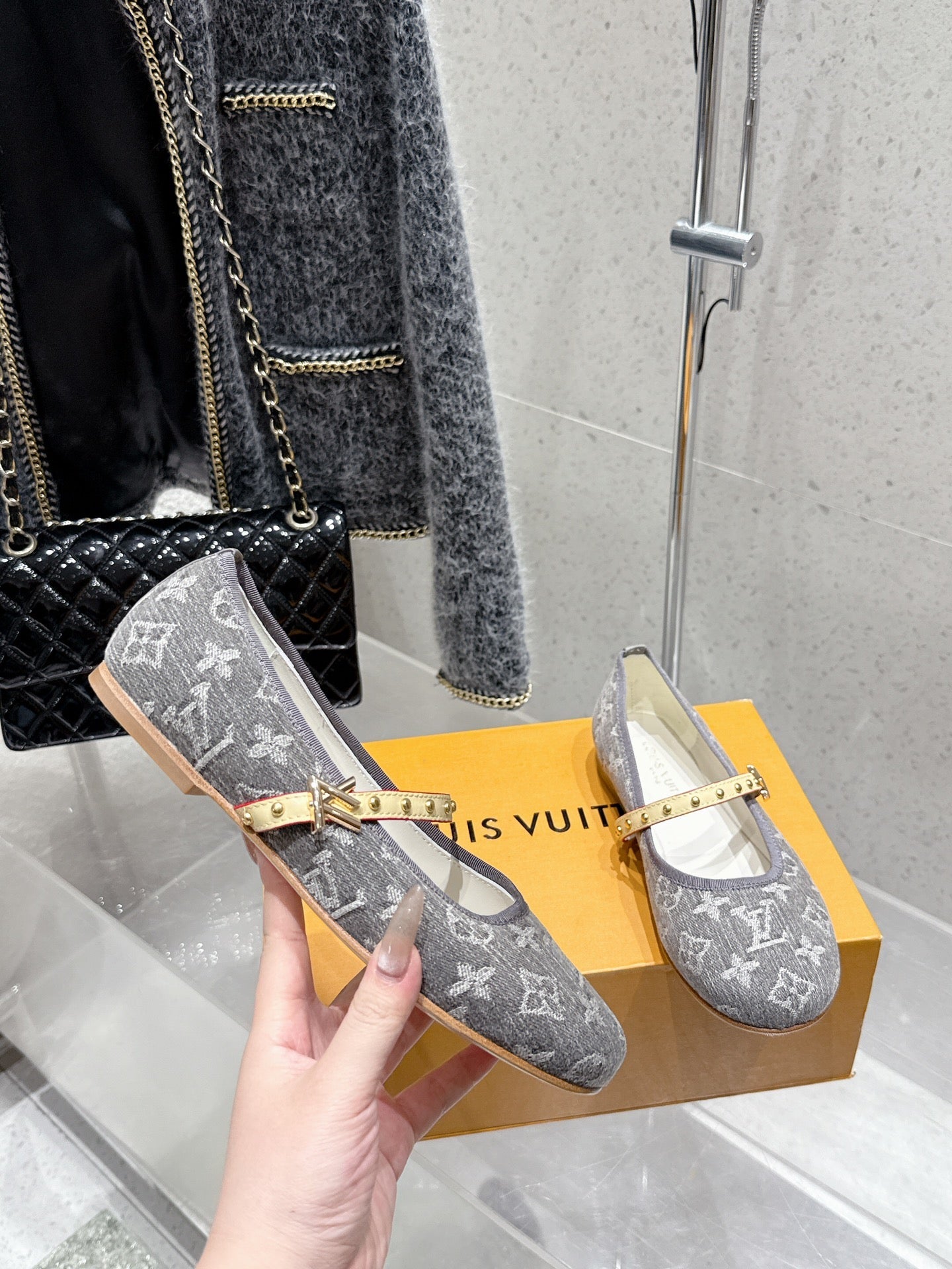 LV 26s Ballet Flats Gray White Denim 610836