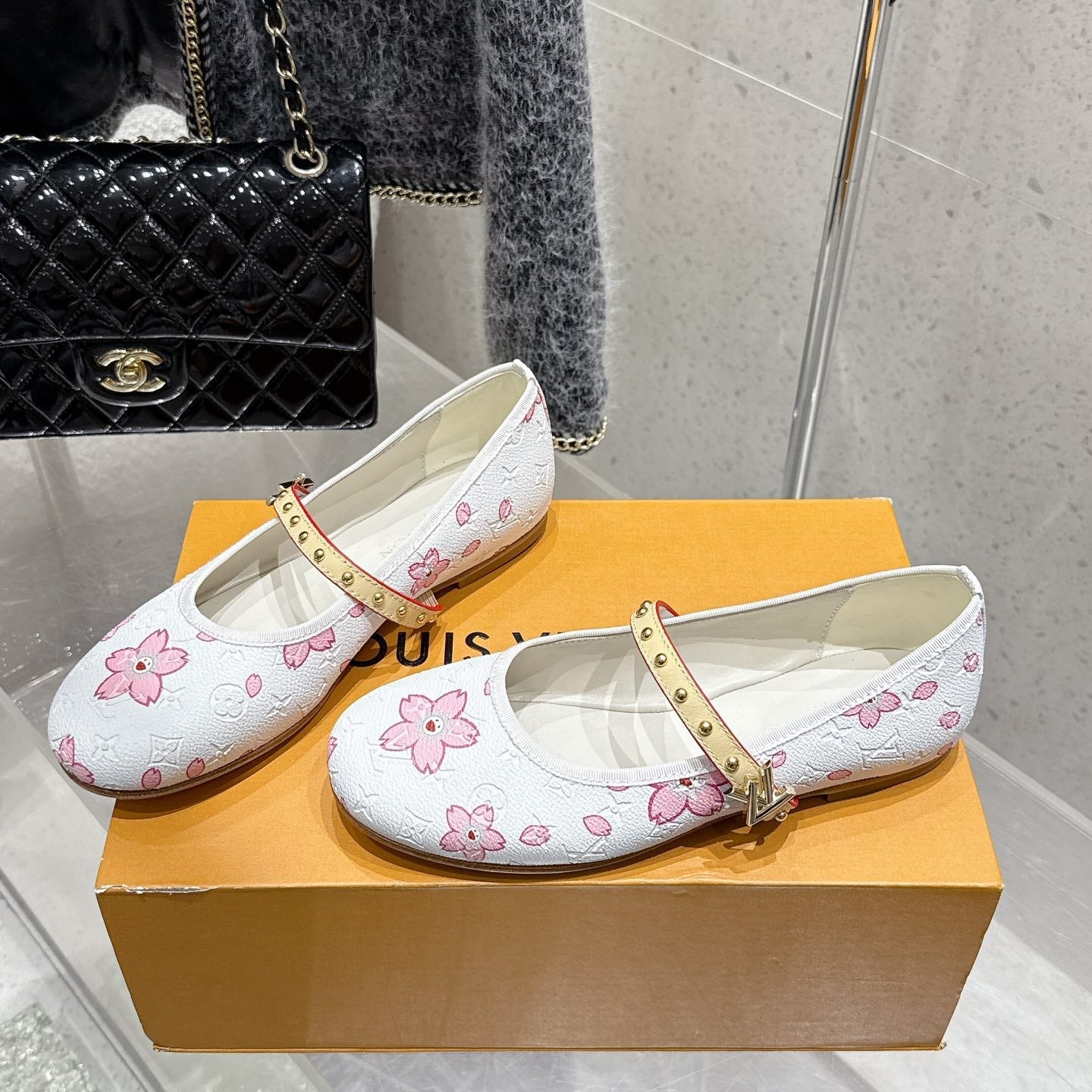 LV 26s Ballet Flats White Pink Monogram Leather  610841