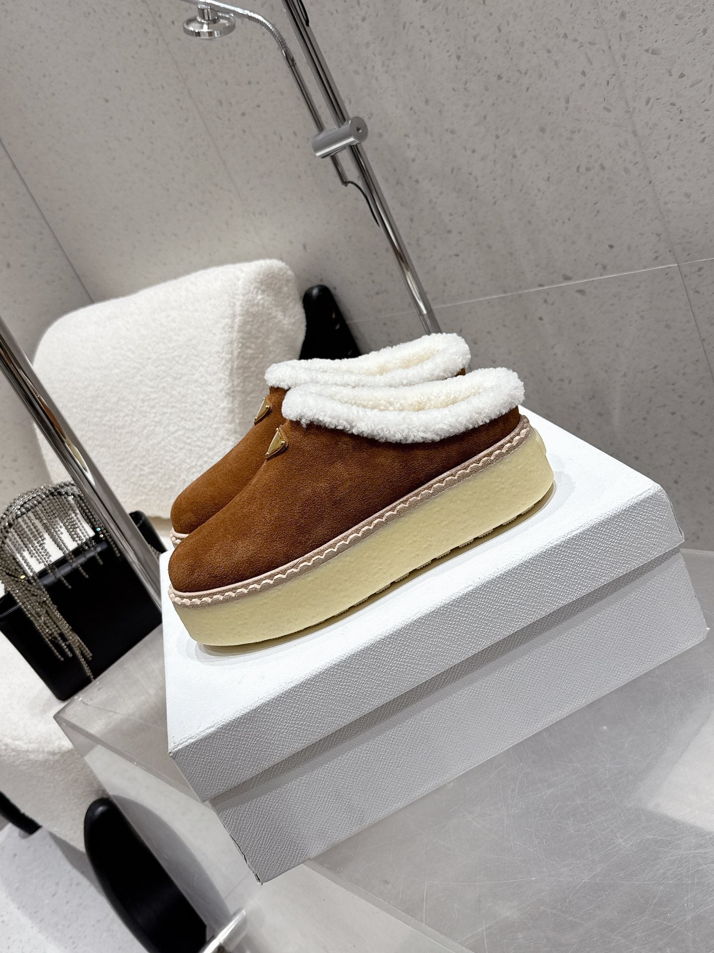 Pra 2025 Fur Mule Brown White Suede Wool 554327